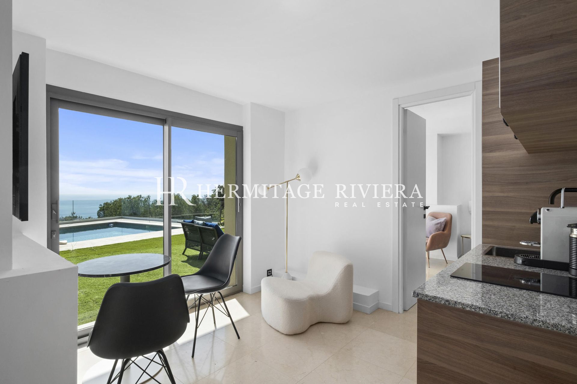 Contemporary property - Fantastique sea views - Pool (image 23)