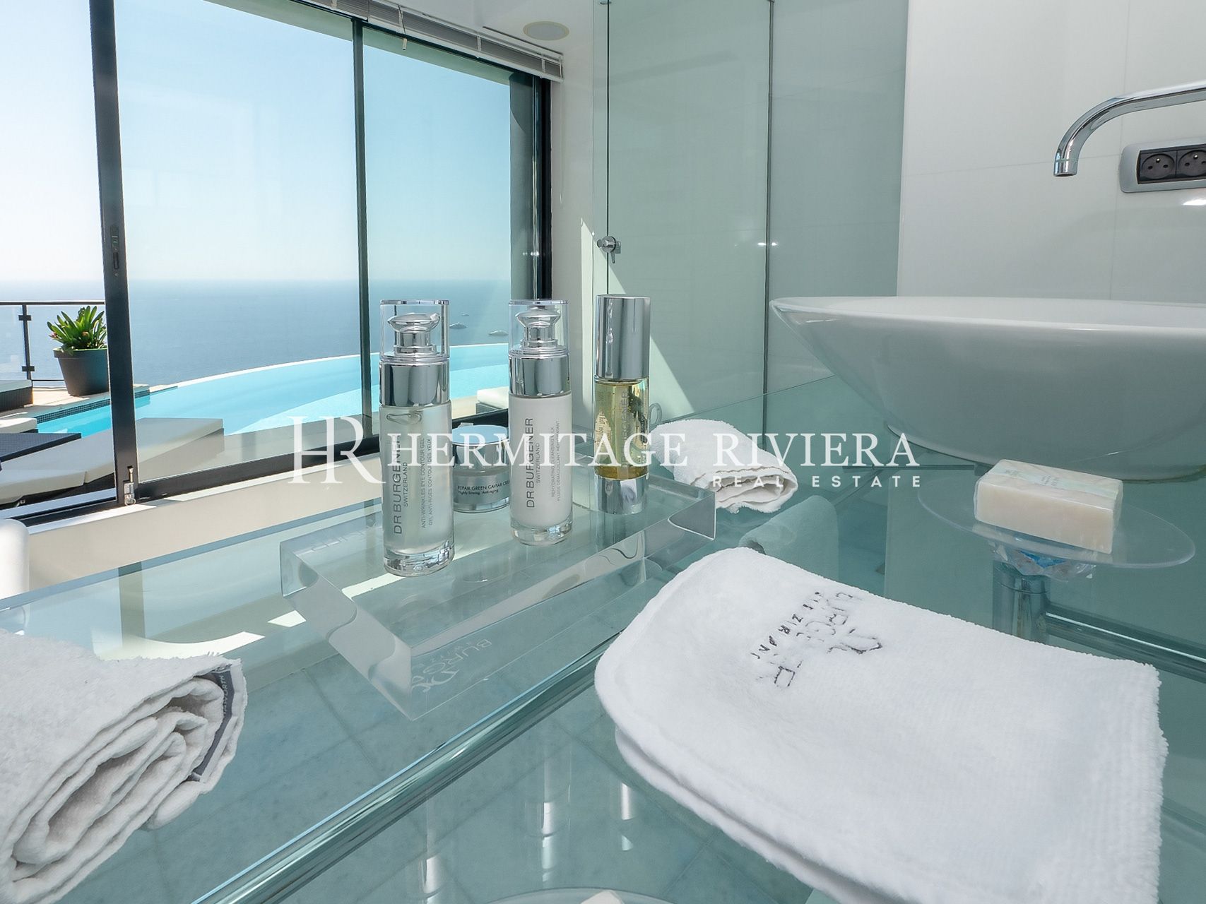 Villa moderna con vistas panorámicas al mar (imagen 17)