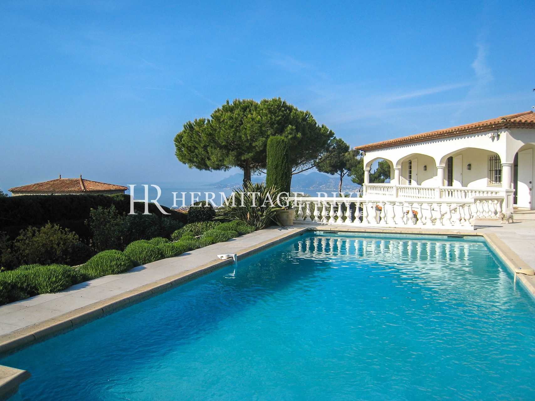 Stunning sea views - Pool - Flat garden (image 1)