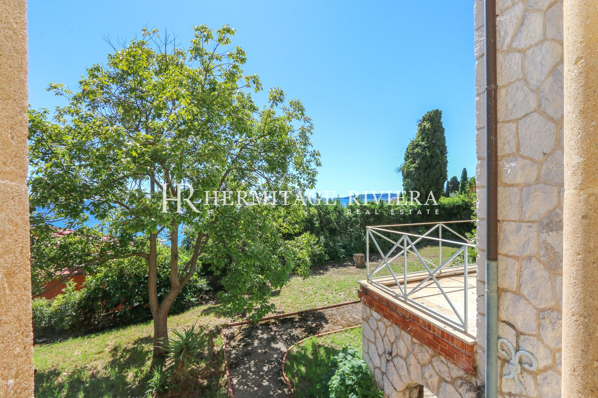 Elegant 19th century stone mansion with sea view (image 19)