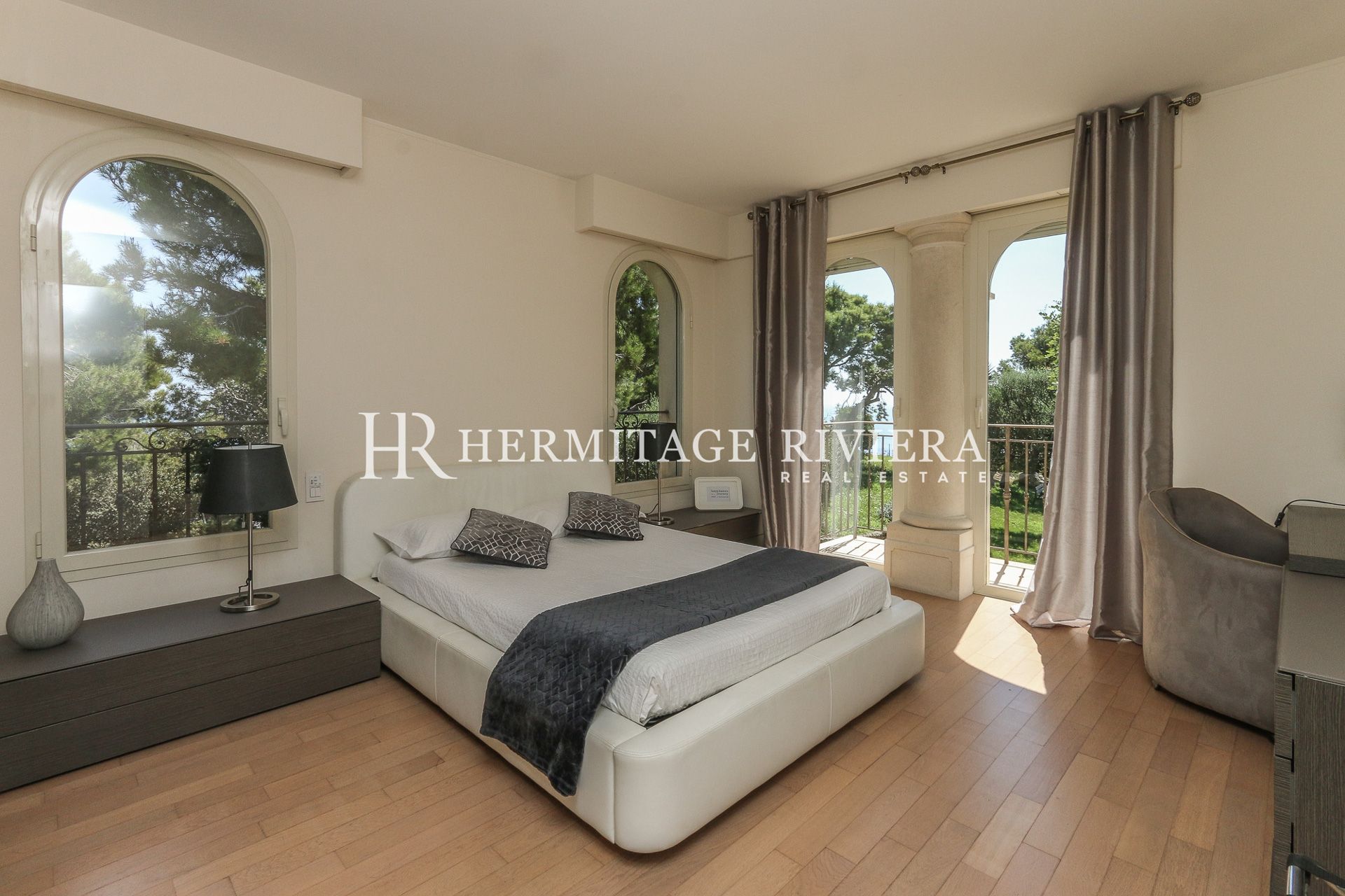Property overlooking Monaco - Sea views - Pool - Flat garden  (image 21)