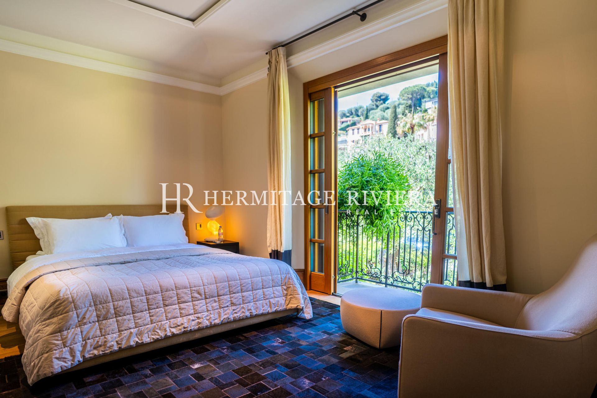 Exclusive waterfront property - Pool - Sea views (image 20)