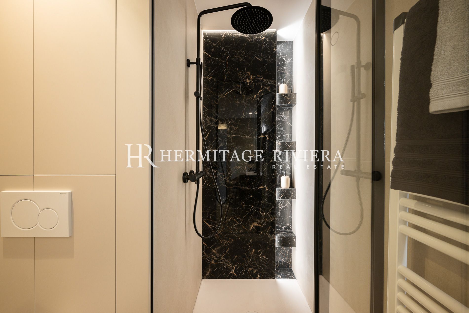 Exceptional Apartment – Top Floor with Breathtaking Sea View (image 25)