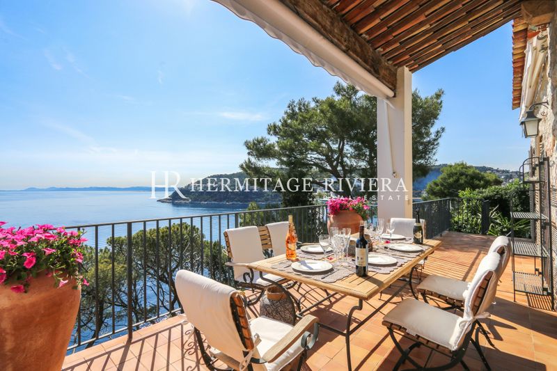 Herrliche Villa mit Panoramablick auf das Meer