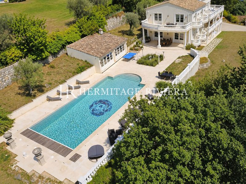 Spacious villa with pool
