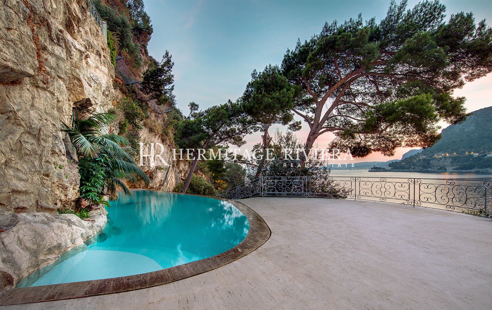 Lavish waterfront property (image 3)
