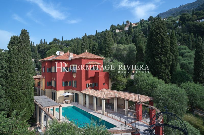 En exceptionell historisk egendom i fantastiska botaniska trädgårdar