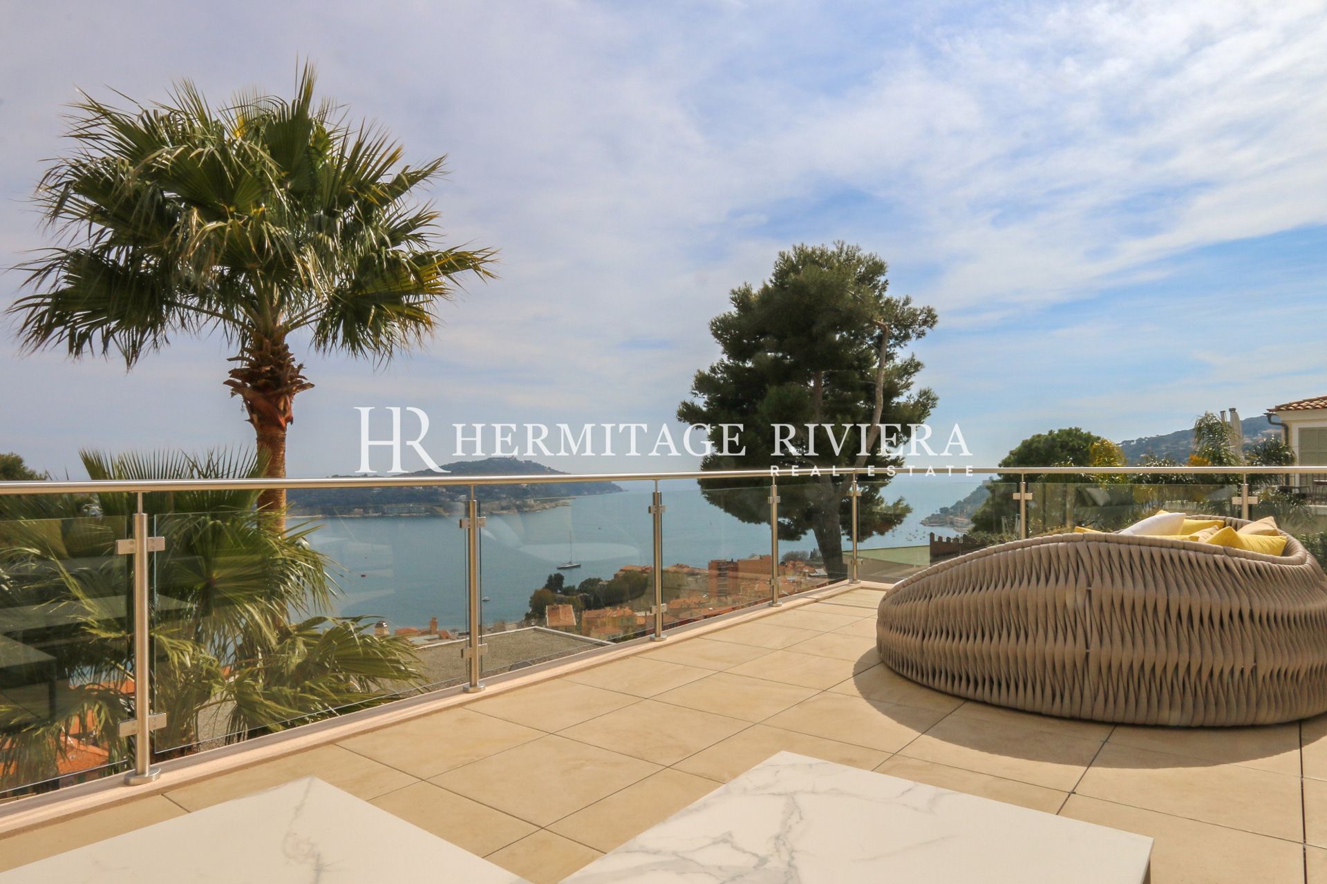 Moderne villa med udsigt over bugten (billede 8)