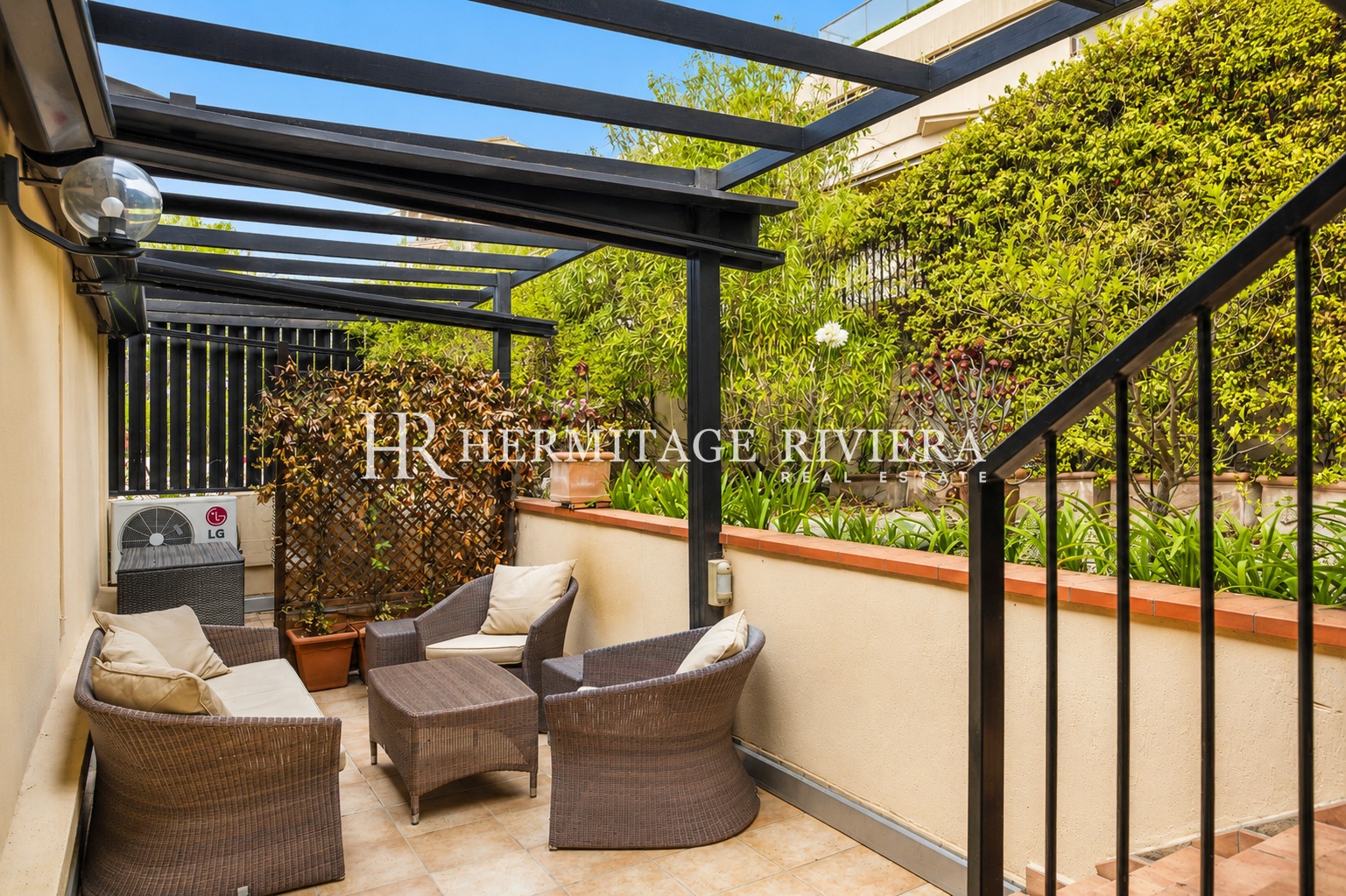 Terrasse derrière d'un penthouse à vendre à Cap-d'Ail