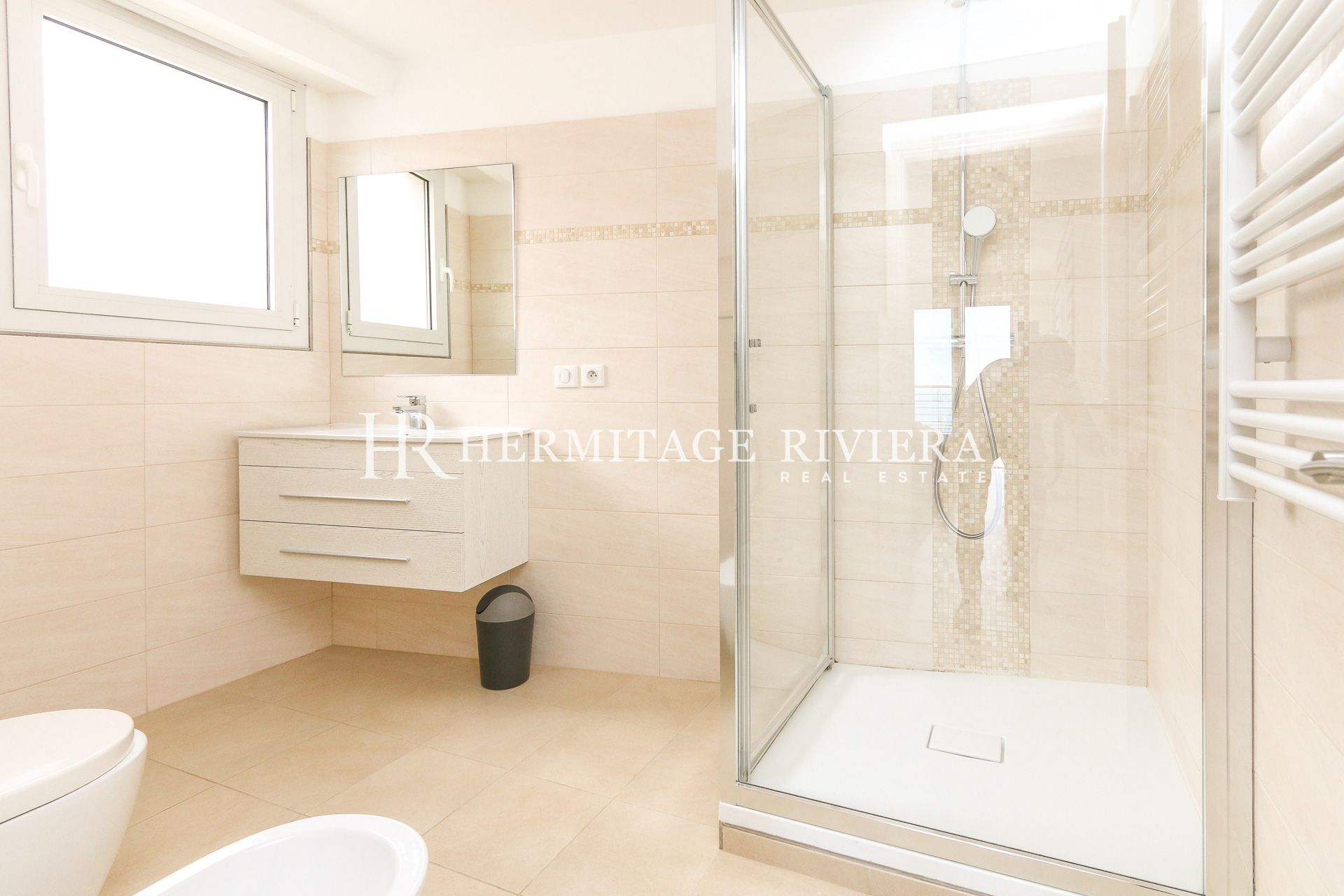 Penthouse i Menton Garavan Penthouse i nyere bolig - Tæt på strandpromenaden - Havudsigt (billede 25)