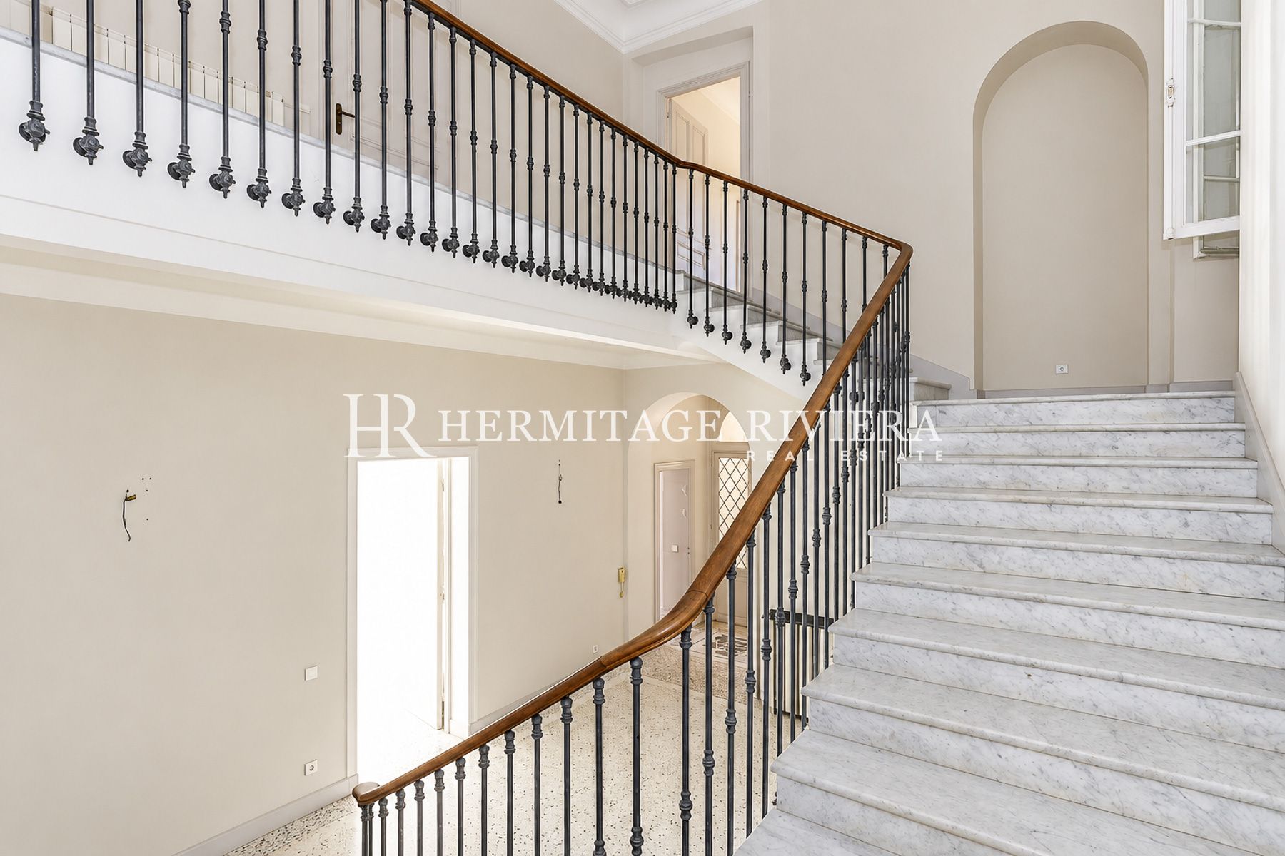 Villa in Menton Garavan Elegant 19th century stone mansion with sea view (image 22)