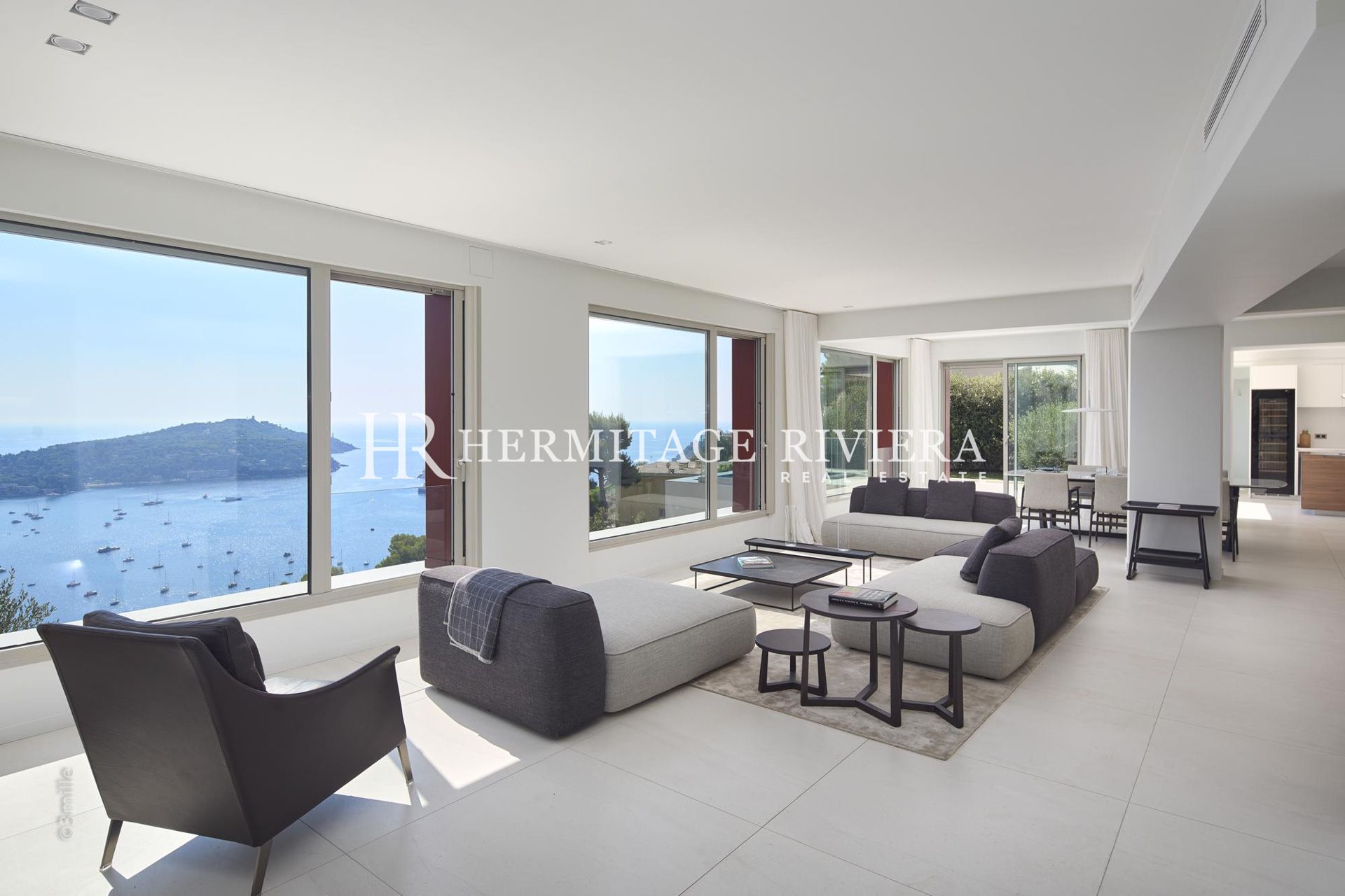 Modern property - Overlooking the Bay of Villefranche - Pool (image 1)