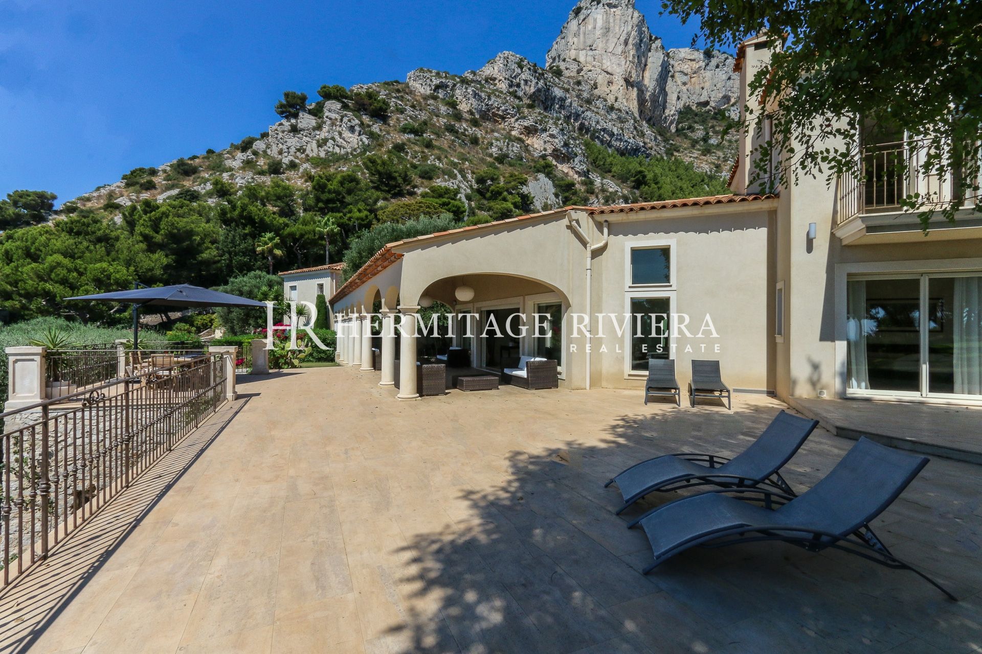 Property overlooking Monaco - Sea views - Pool - Flat garden  (image 26)