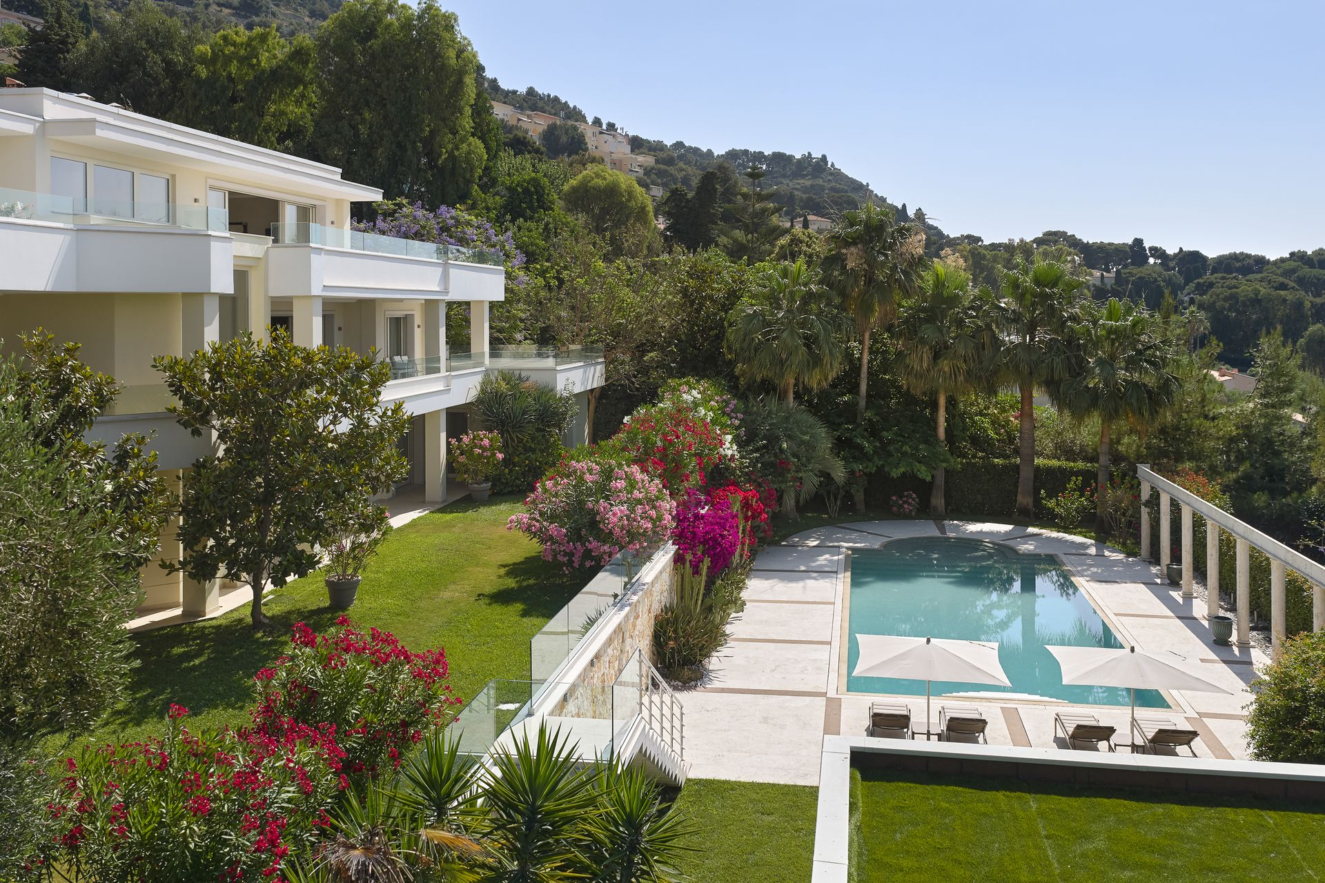 Property of two modern villas - Sea views - Pool