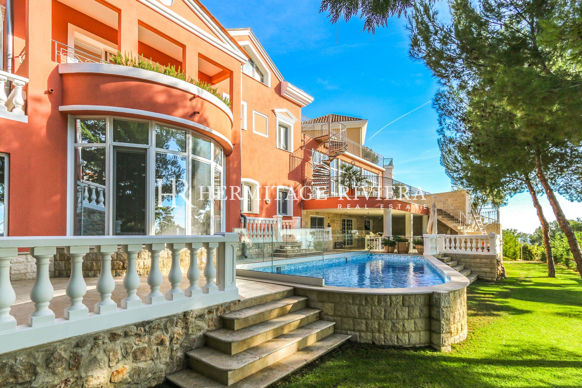 Property of two villas - Сlose Monaco - Sea views (image 7)