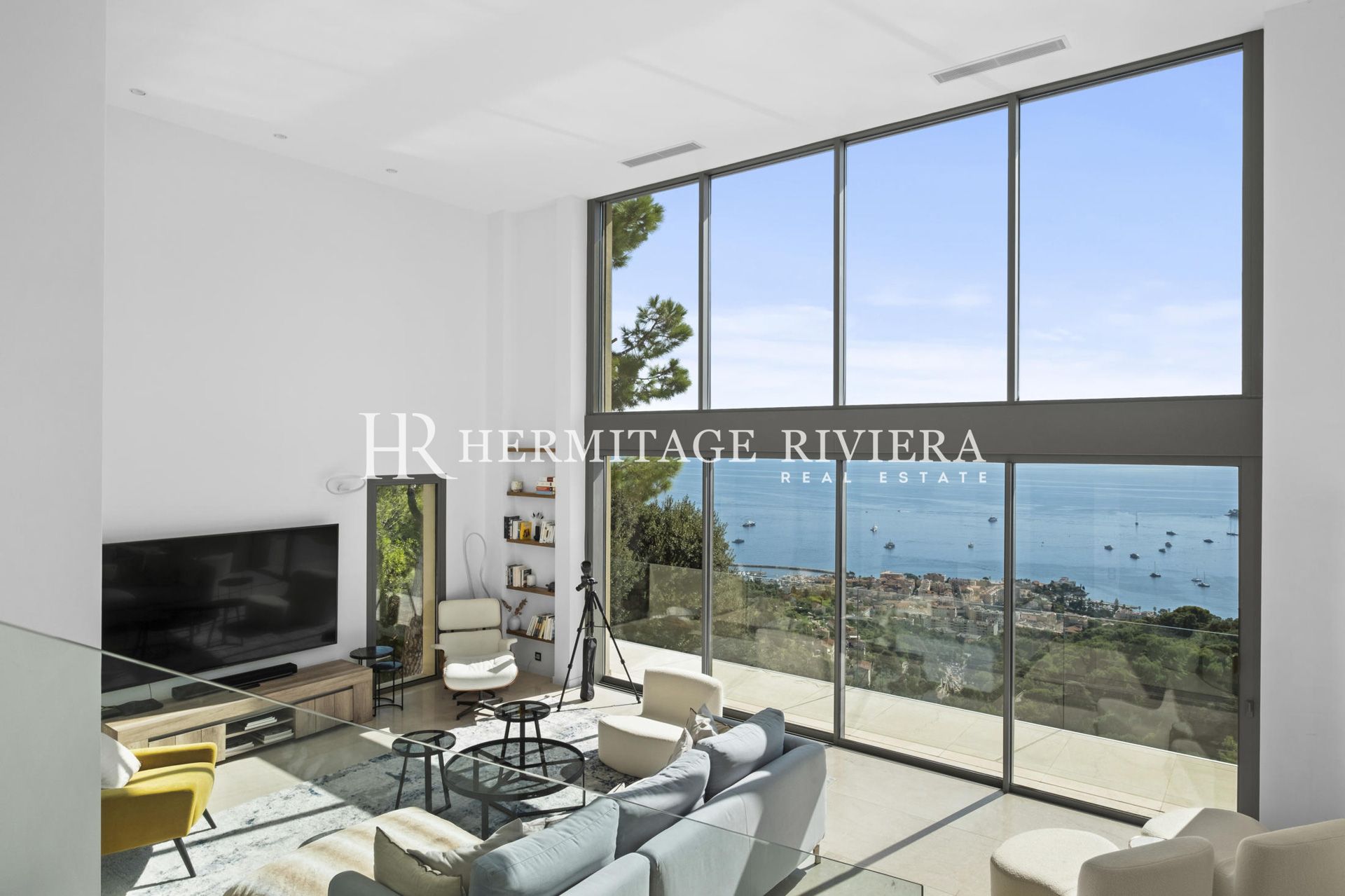 Contemporary property - Fantastique sea views - Pool (image 10)