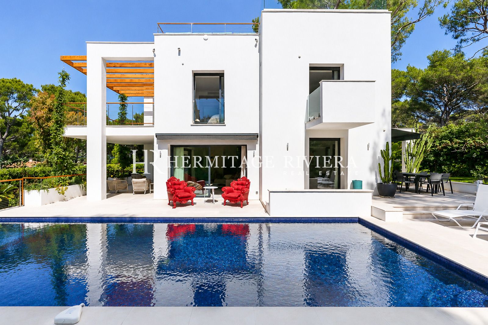 Facade of modern property for rental Cap-Ferrat, close to Passable beach