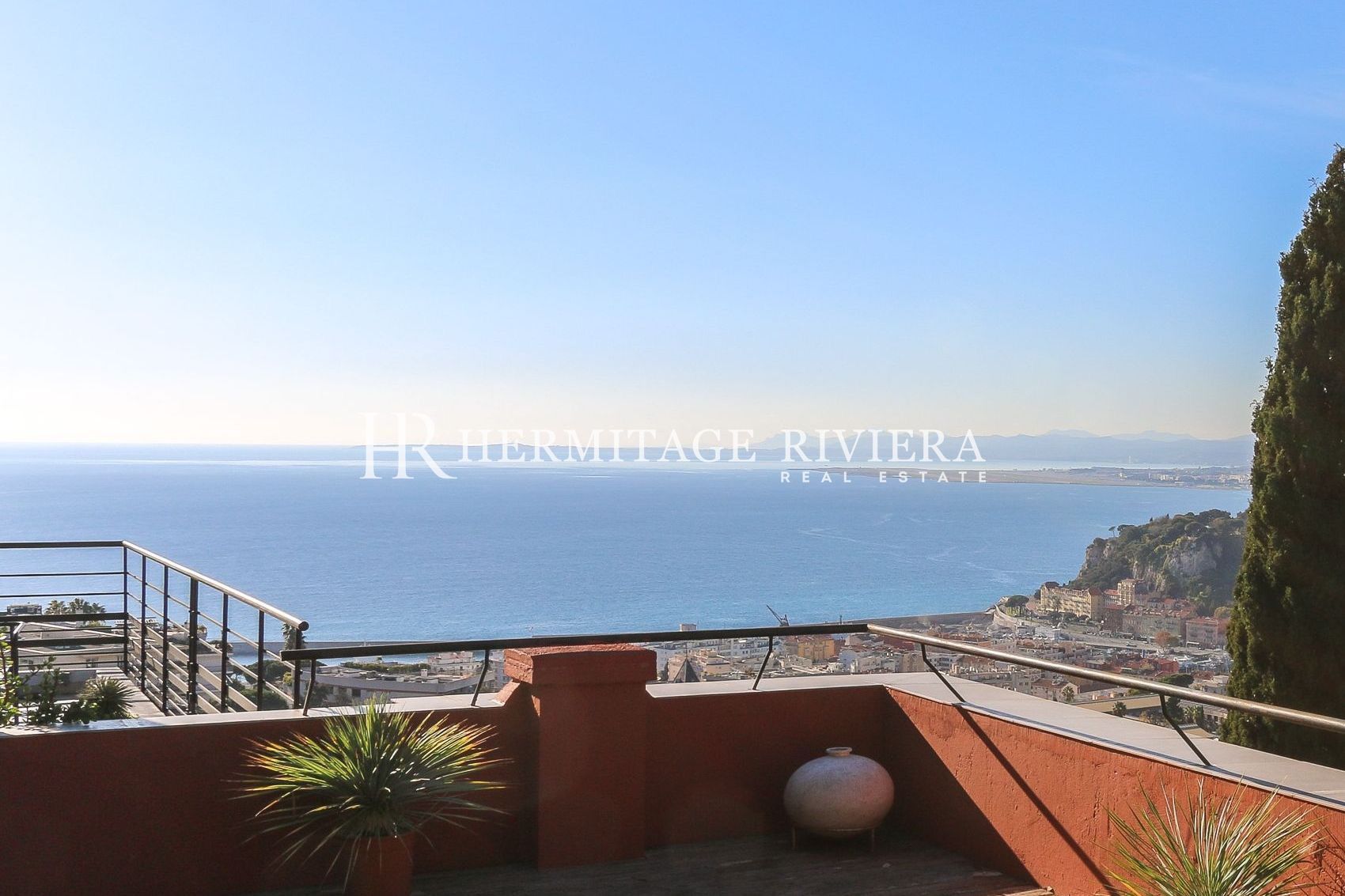 Appartamento con due camere da letto - Terrazza panoramica - Vista mare e porto (immagine 2)