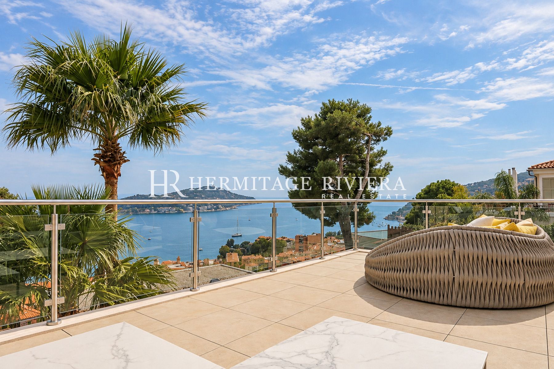 Villa in Villefranche-sur-Mer Contemporary villa with bay views (image 9)