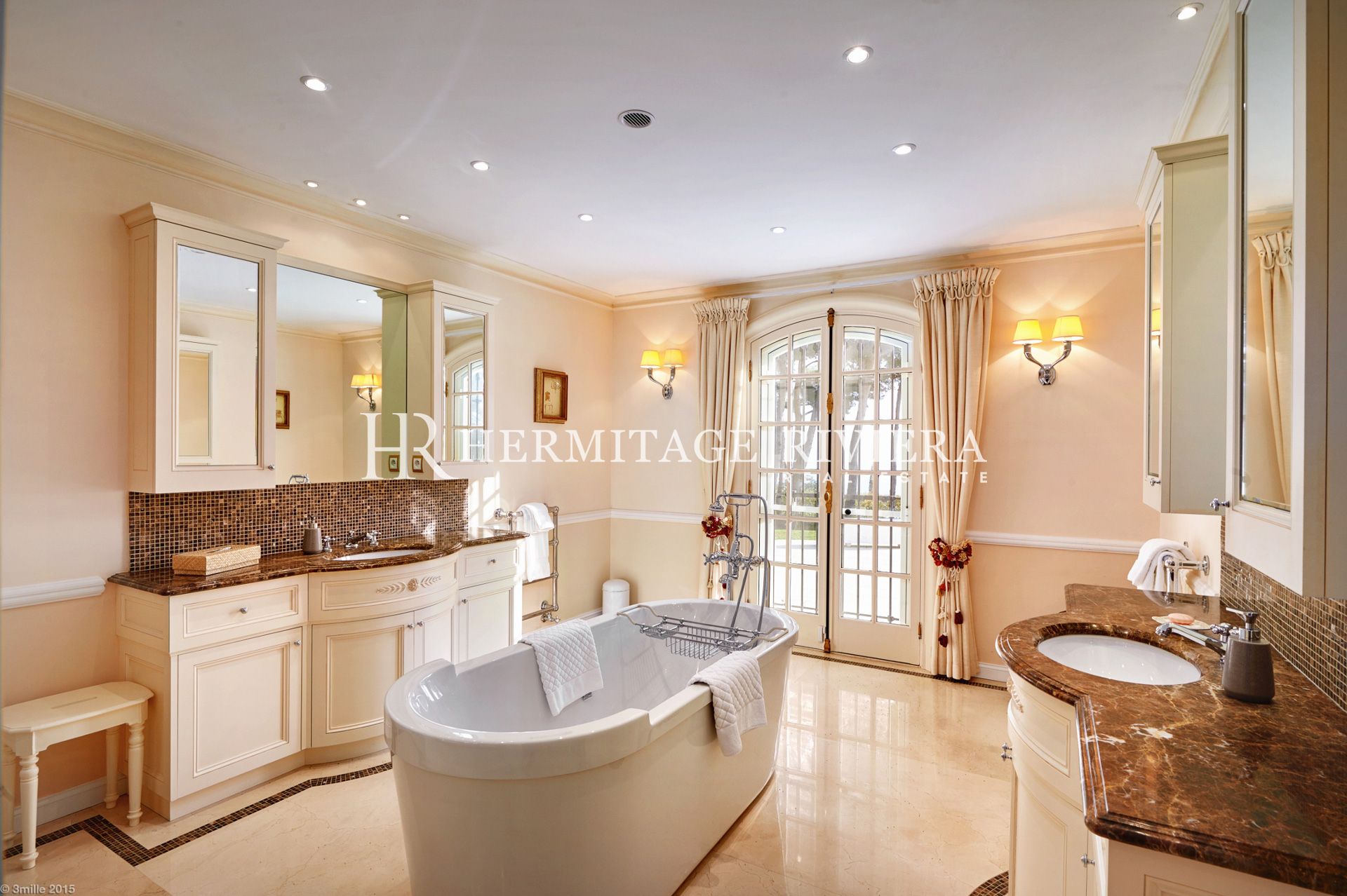 Stunning property - Tennis court - Football field - Heliport (image 17)