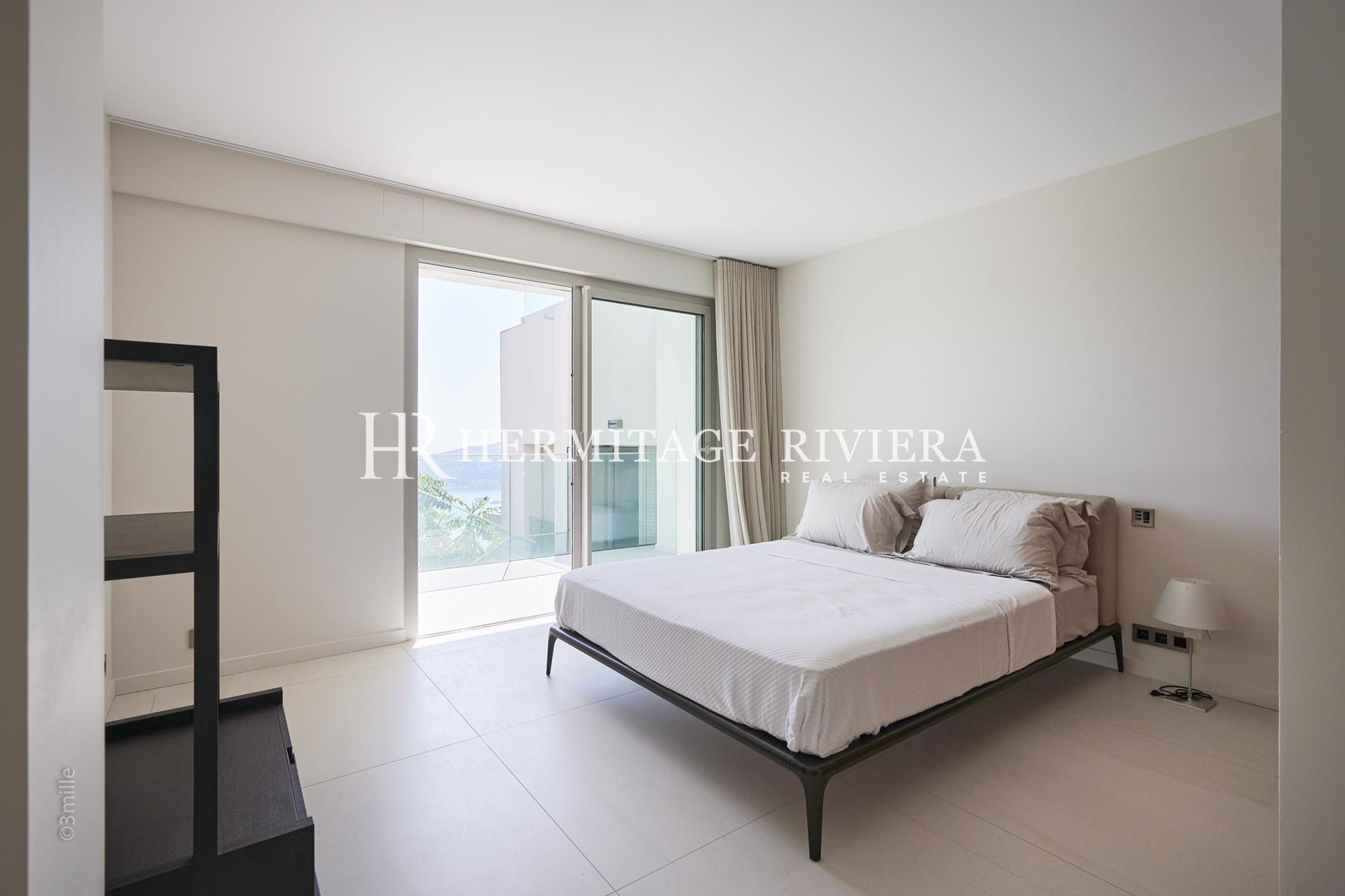 Modern property - Overlooking the Bay of Villefranche - Pool  (image 23)