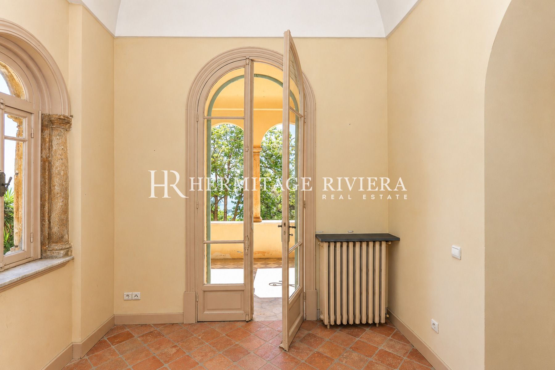 Villa in Menton Garavan Elegant 19th century stone mansion with sea view (image 15)