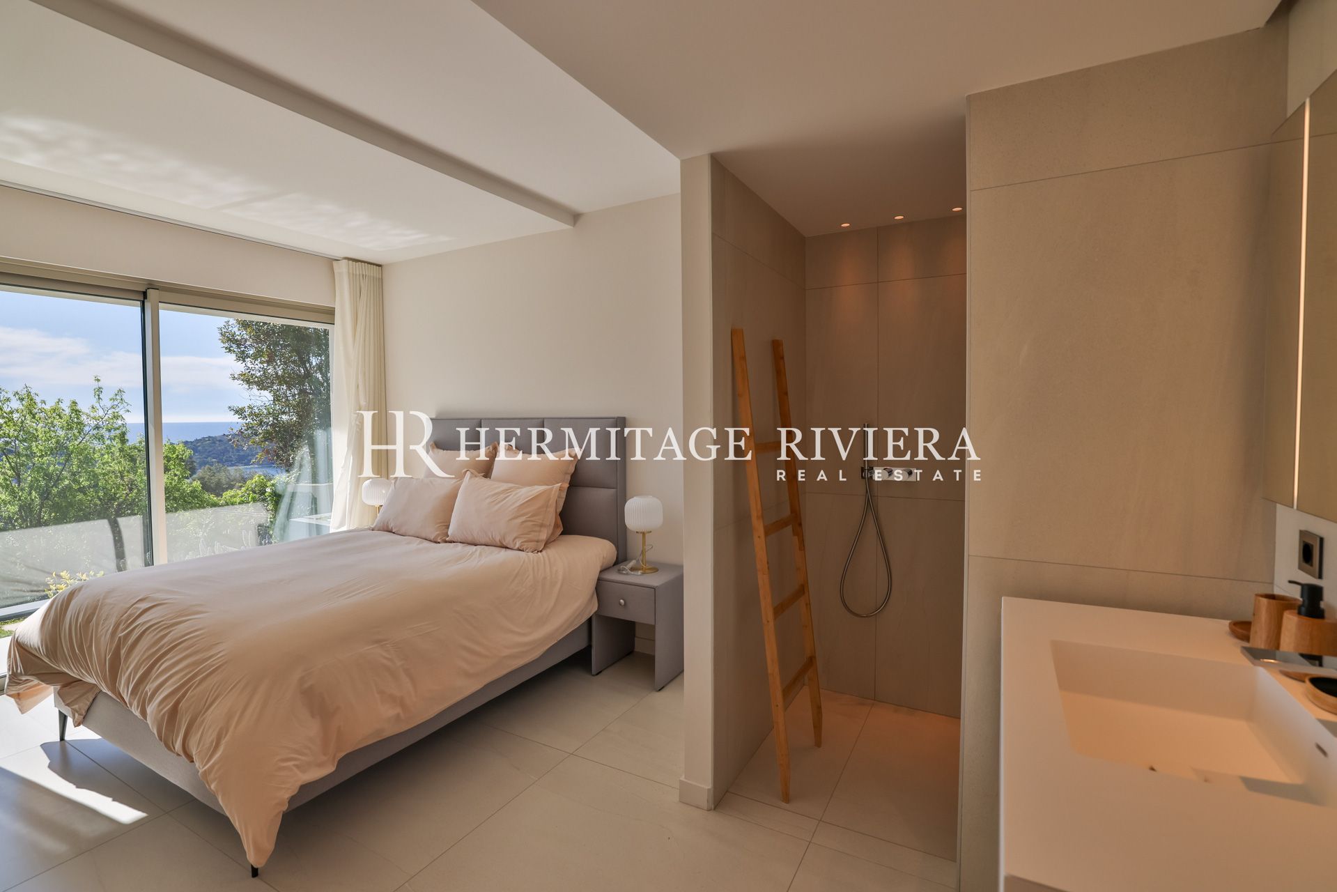 Luxury property - Sew Views - Pool (image 14)