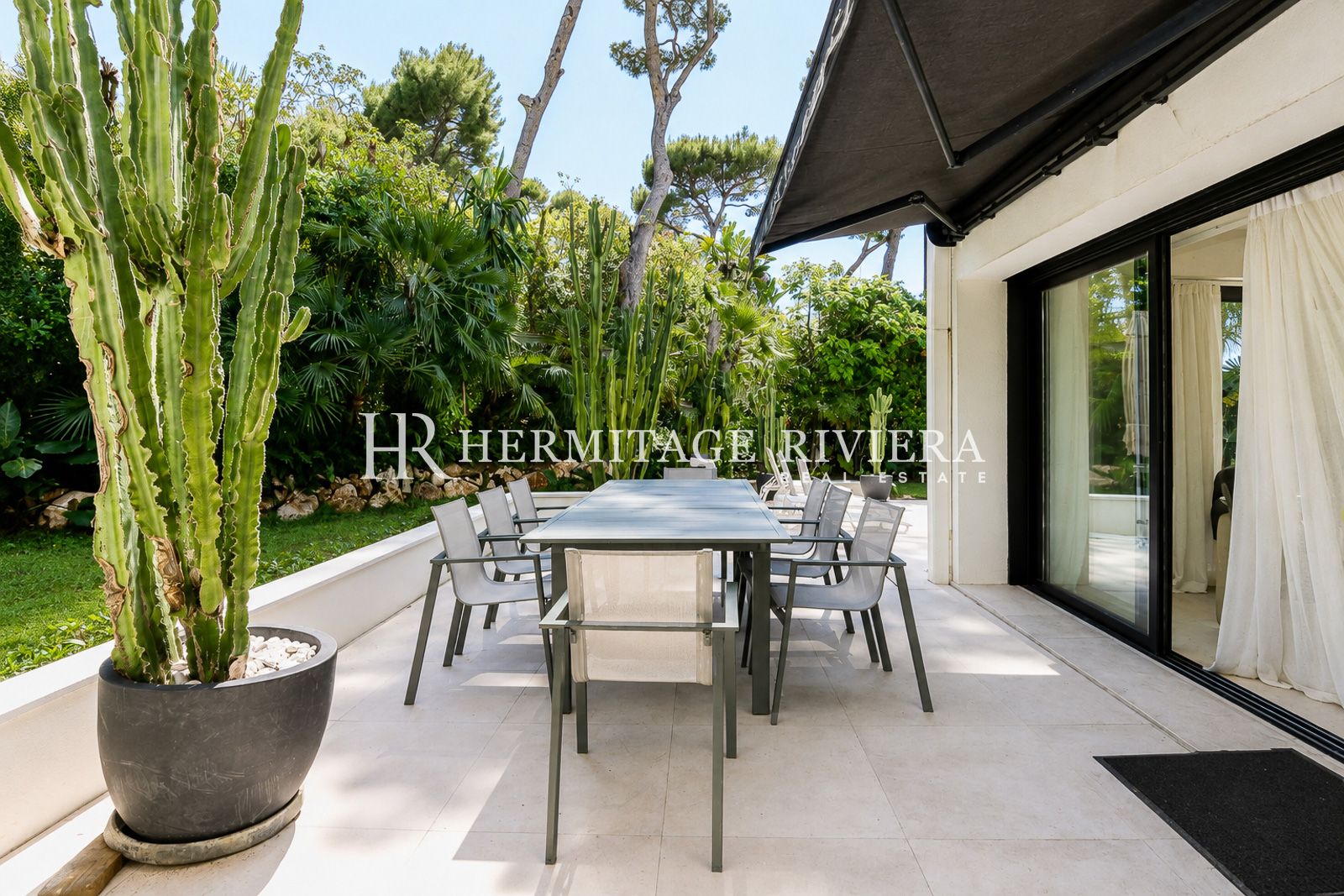 Terrace 4 of modern property for rental Cap-Ferrat, close to Passable beach