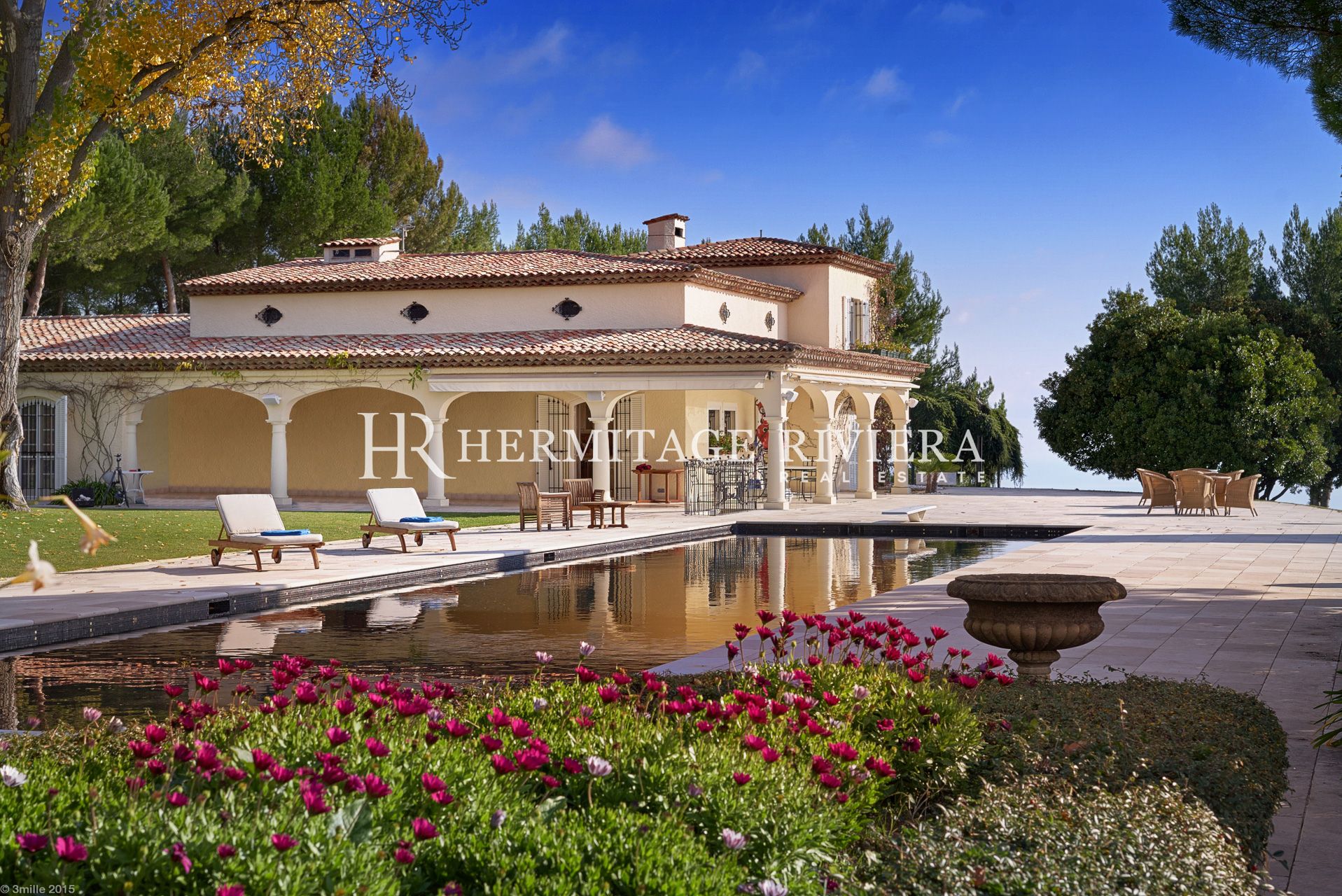 Stunning property - Tennis court - Football field - Heliport (image 2)