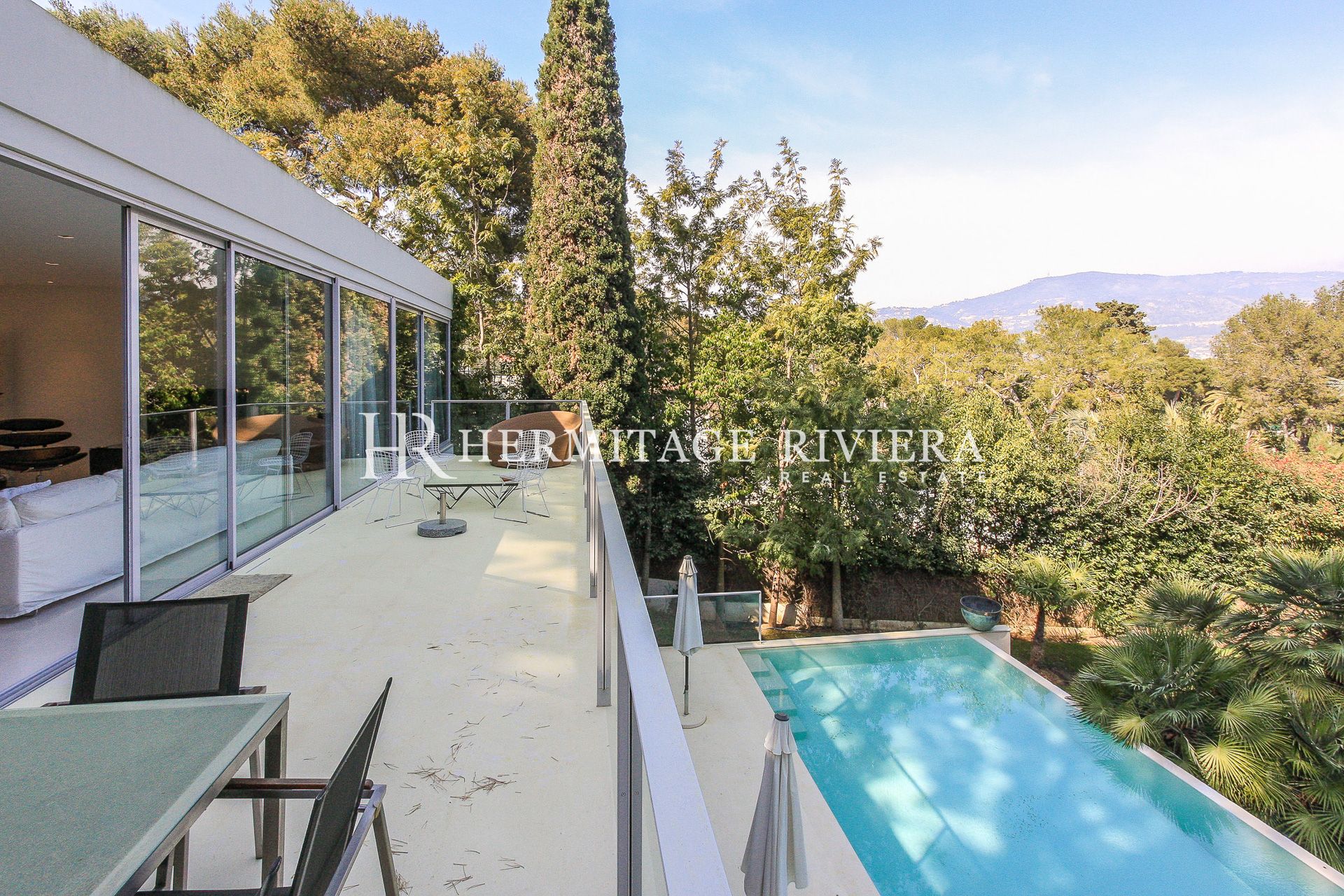 Villa contemporanea in posizione tranquilla - Piscina - Giardino pianeggiante (immagine 11)