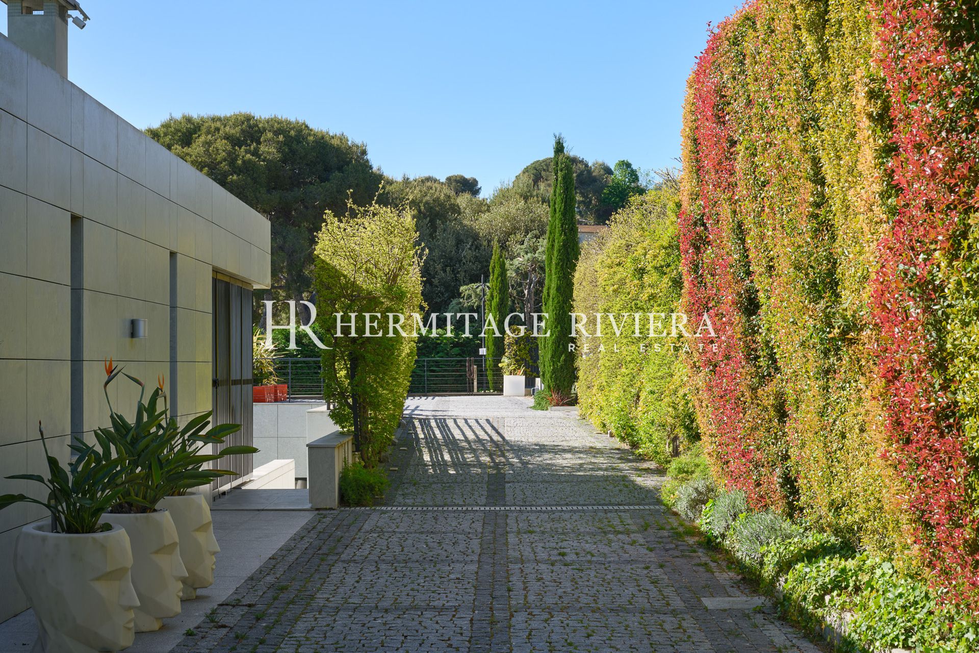 Exceptional contemporary villa panoramic views over the bay of Villefranche (image 41)