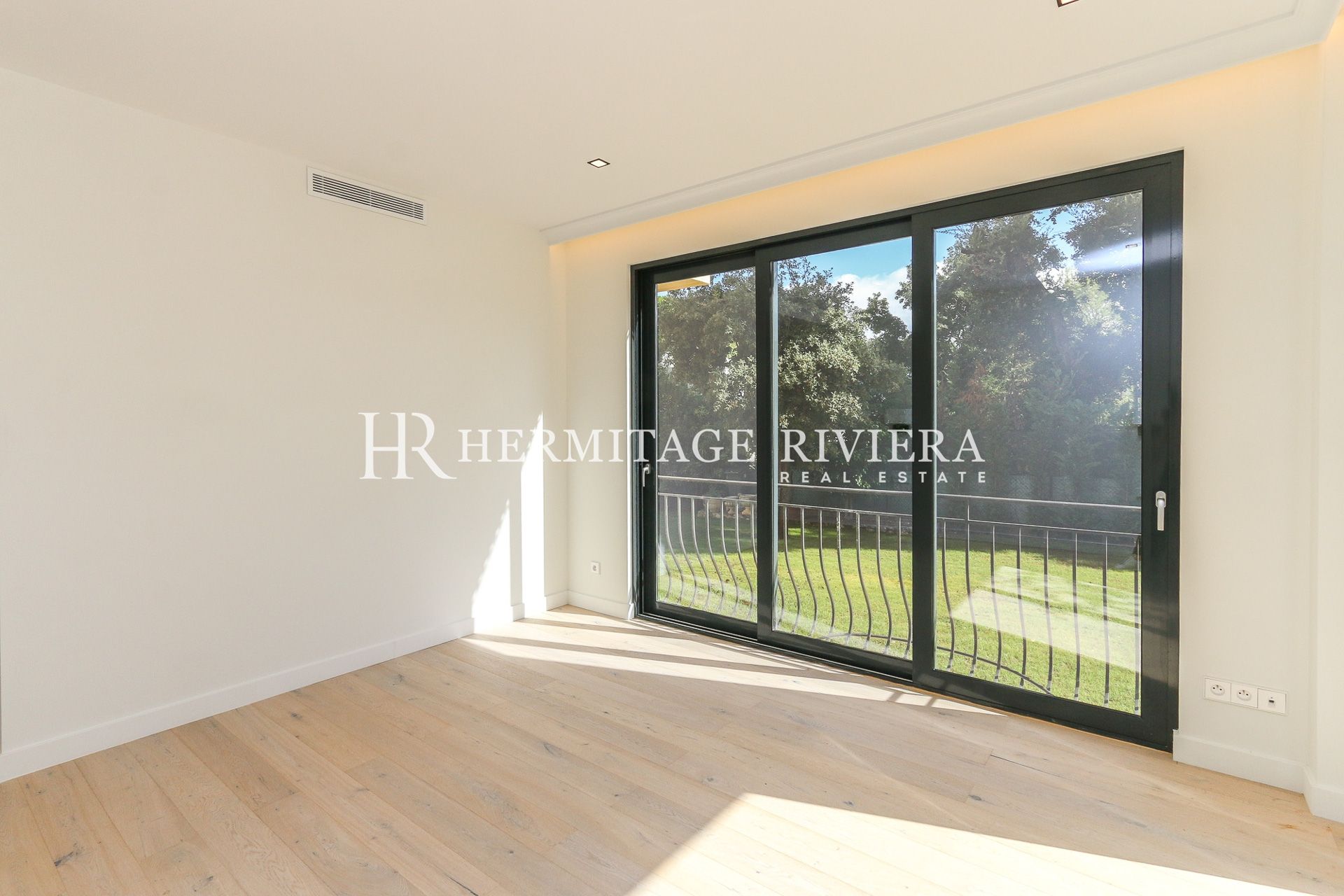 Renovert villa - Basseng - Hage - Havutsikt (bilde 14)