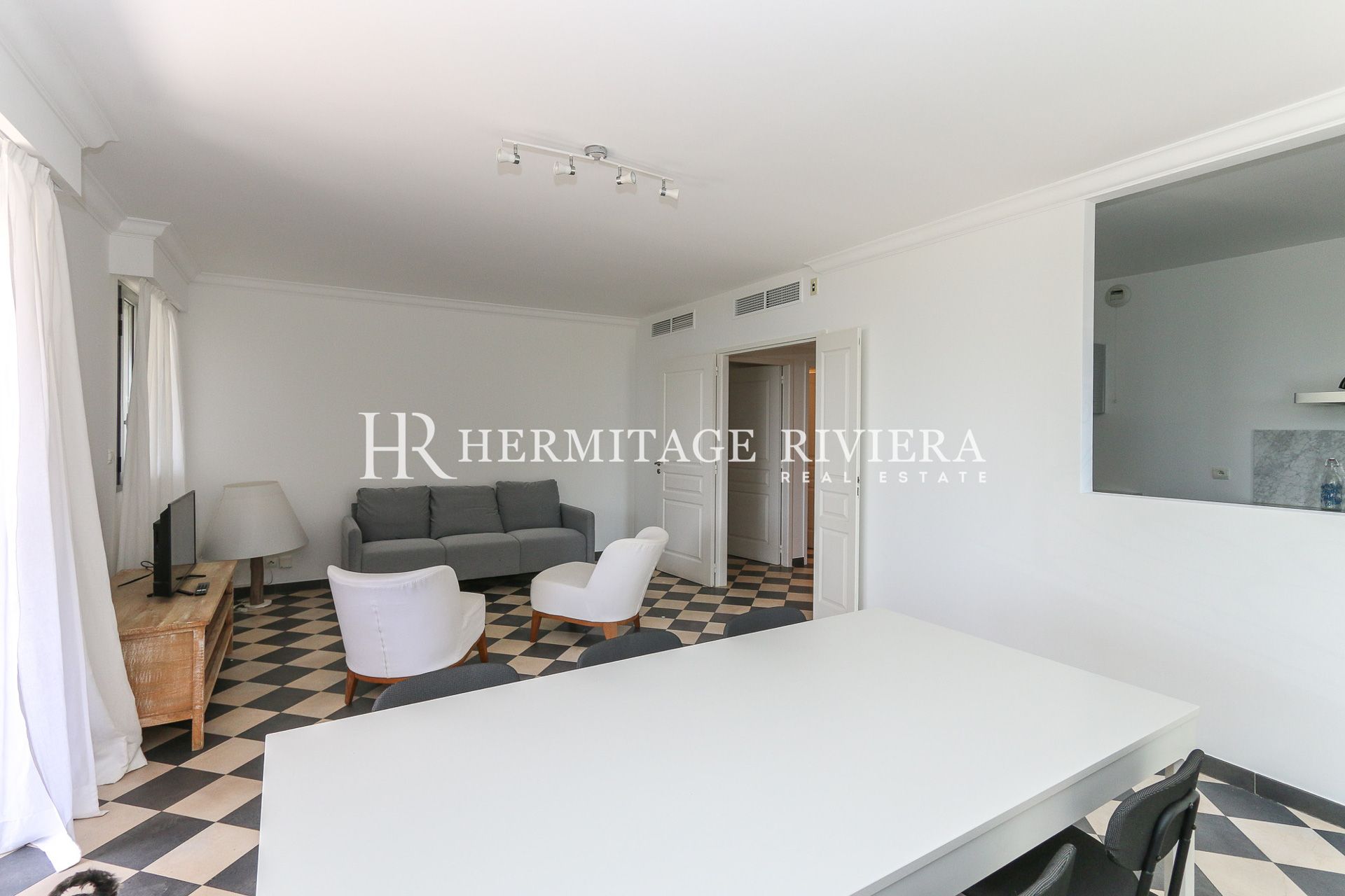 Appartamento con 3 camere da letto e giardino privato (immagine 10)