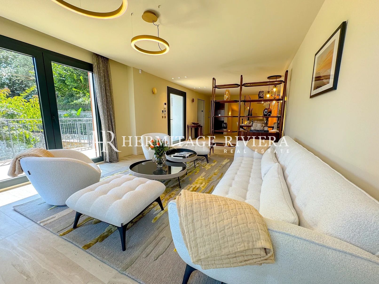 Renoveret villa med pool og havudsigt (billede 2)