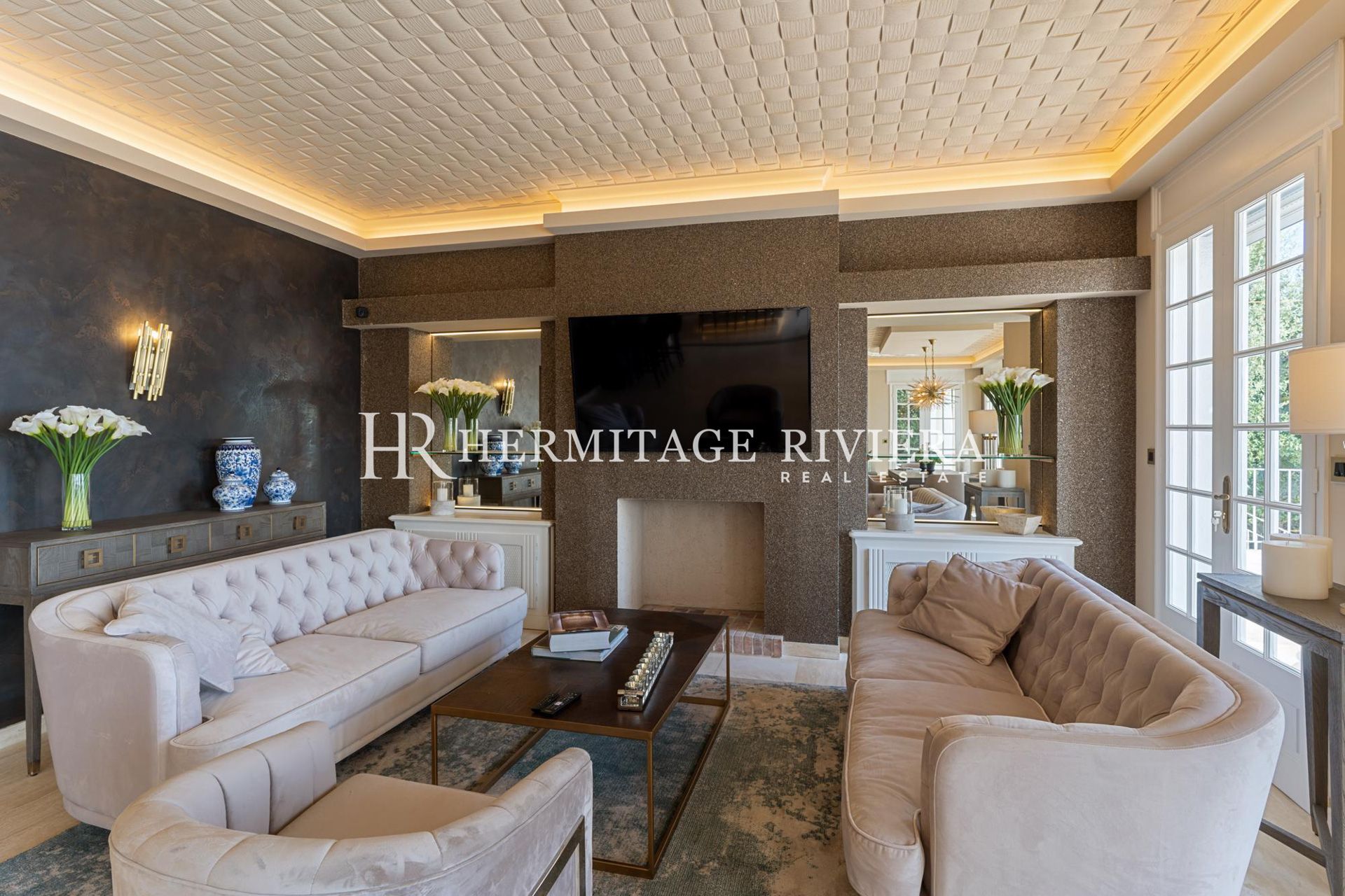 Stunning luxury property with helipad and pool (image 10)