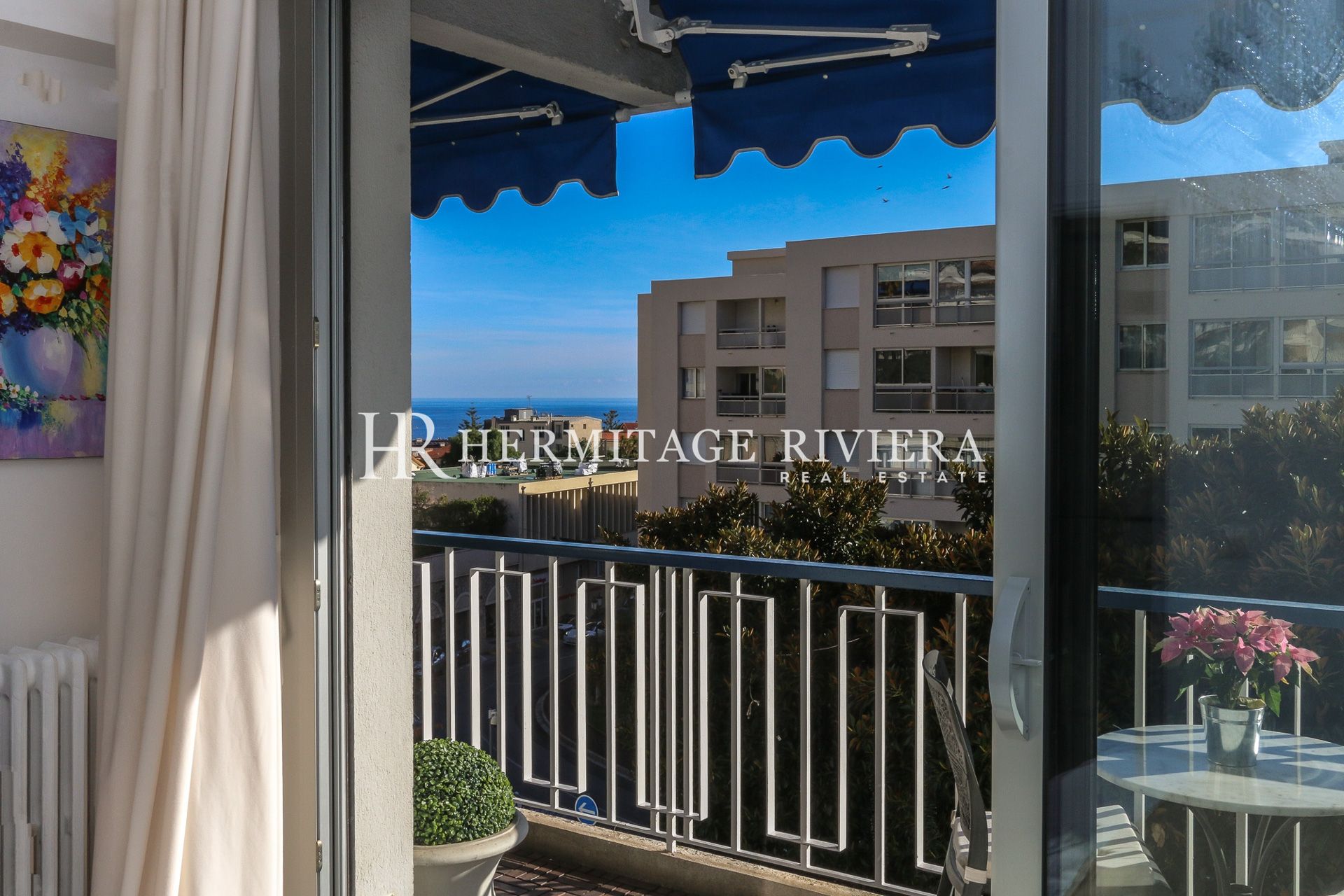 令人惊艳的翻新公寓,坐拥海景 (图片 24)