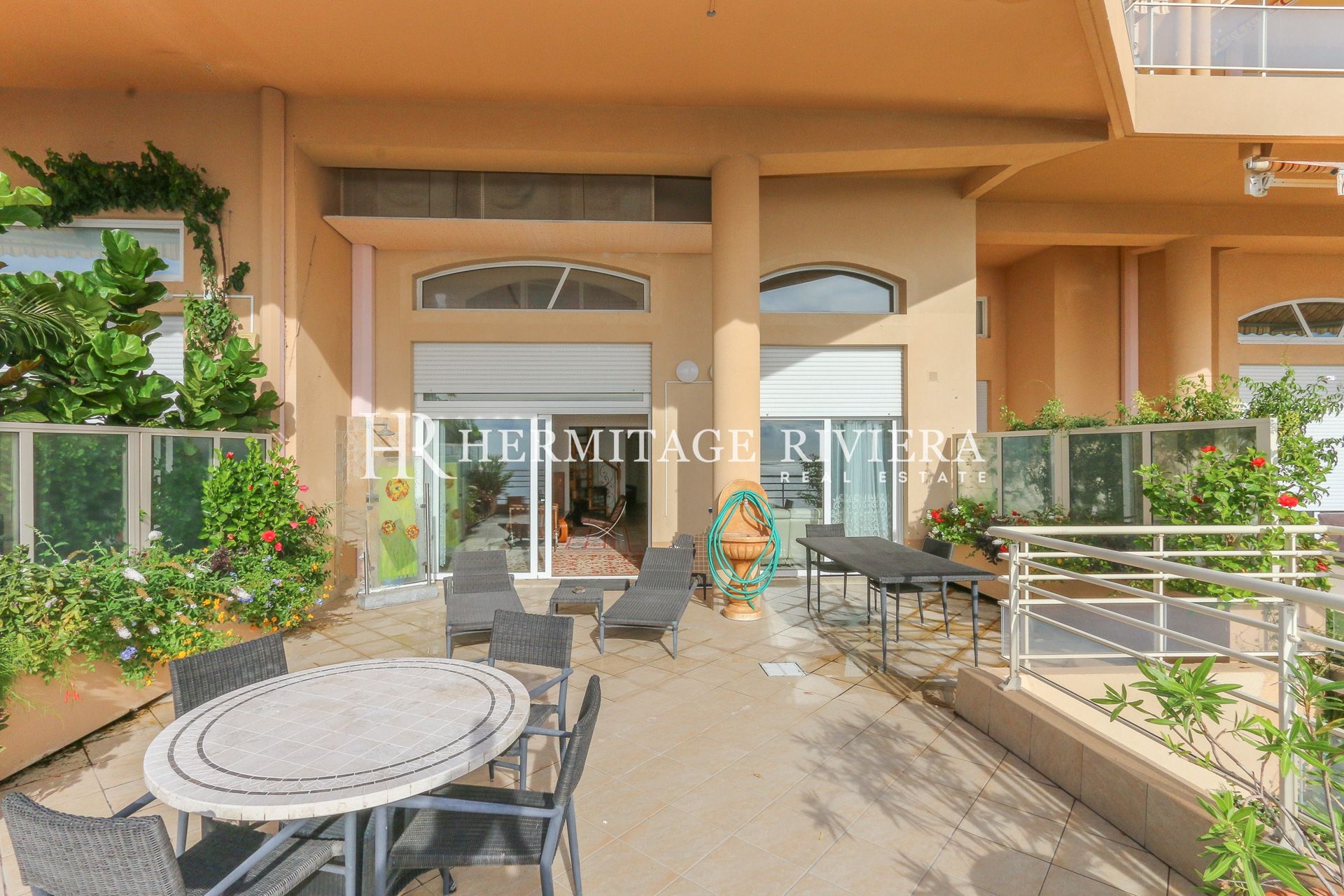 2 bedroom apartment - Duplex - View Monaco - Pool (image 2)