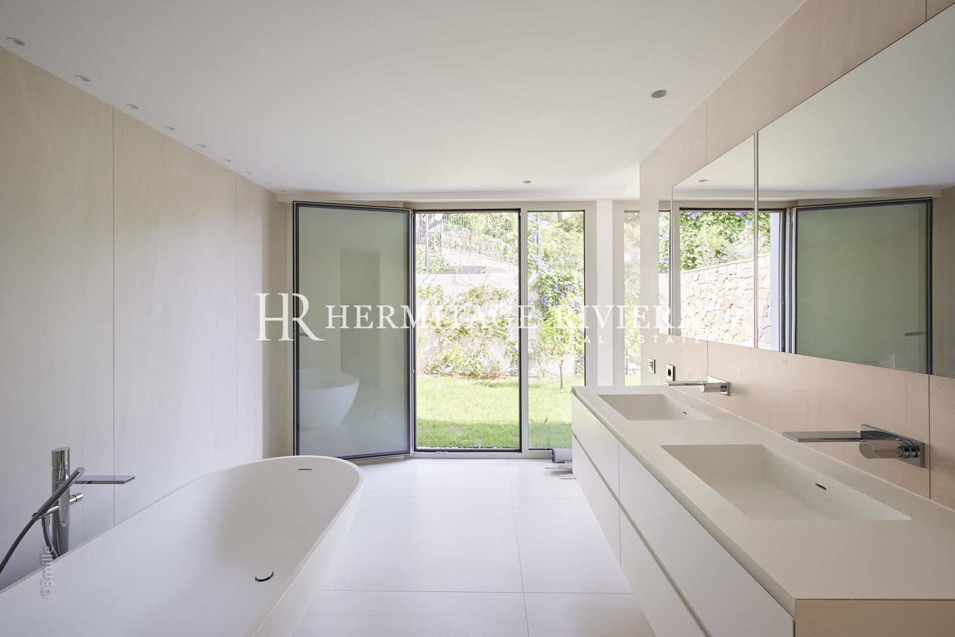 Luxury property - Sew Views - Pool (image 19)