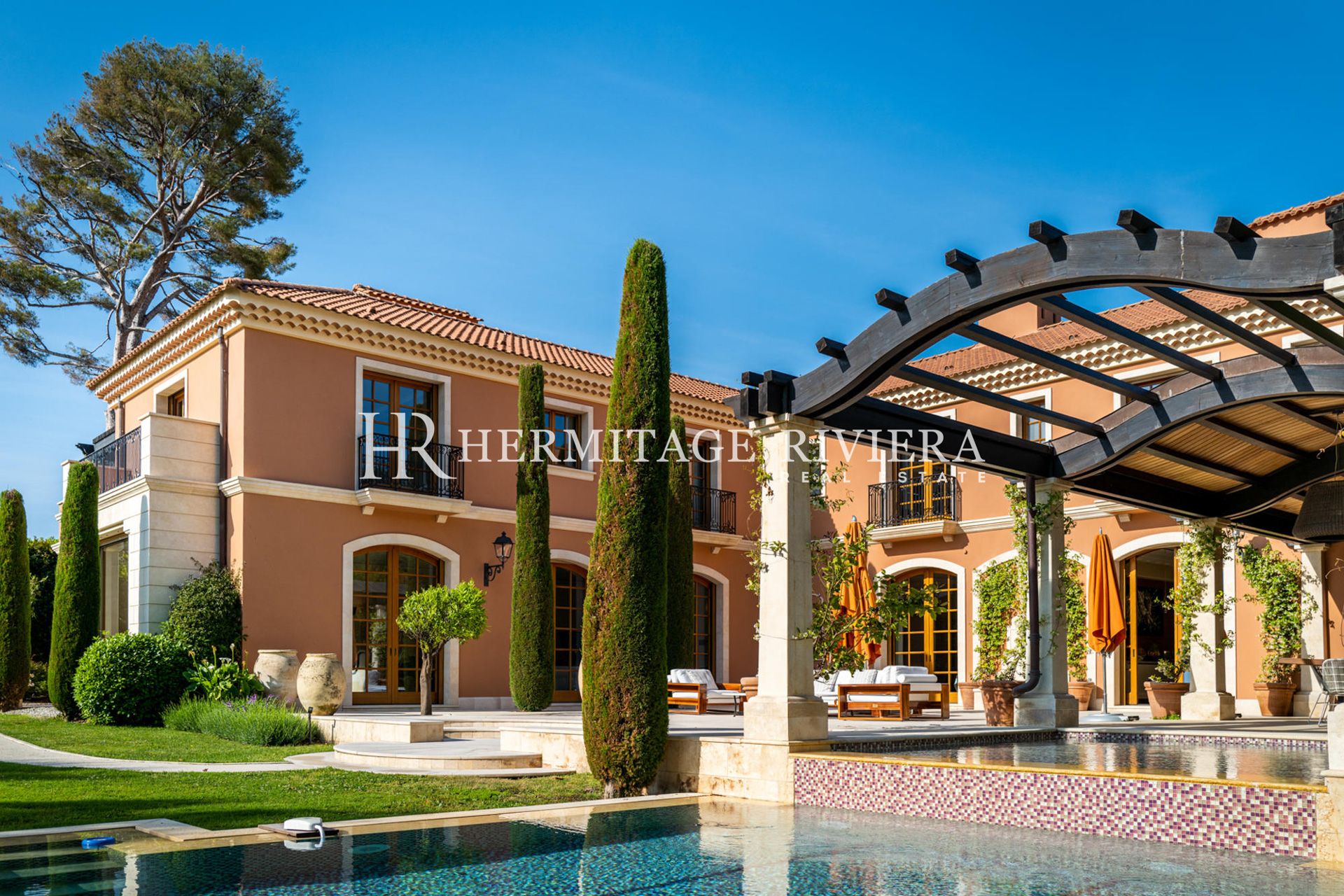 Exclusive waterfront property - Pool - Sea views (image 5)