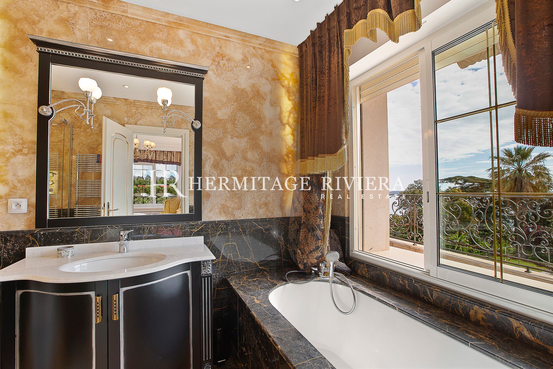Exception prestigious property - Flat garden - Pool - Sea view  (image 28)