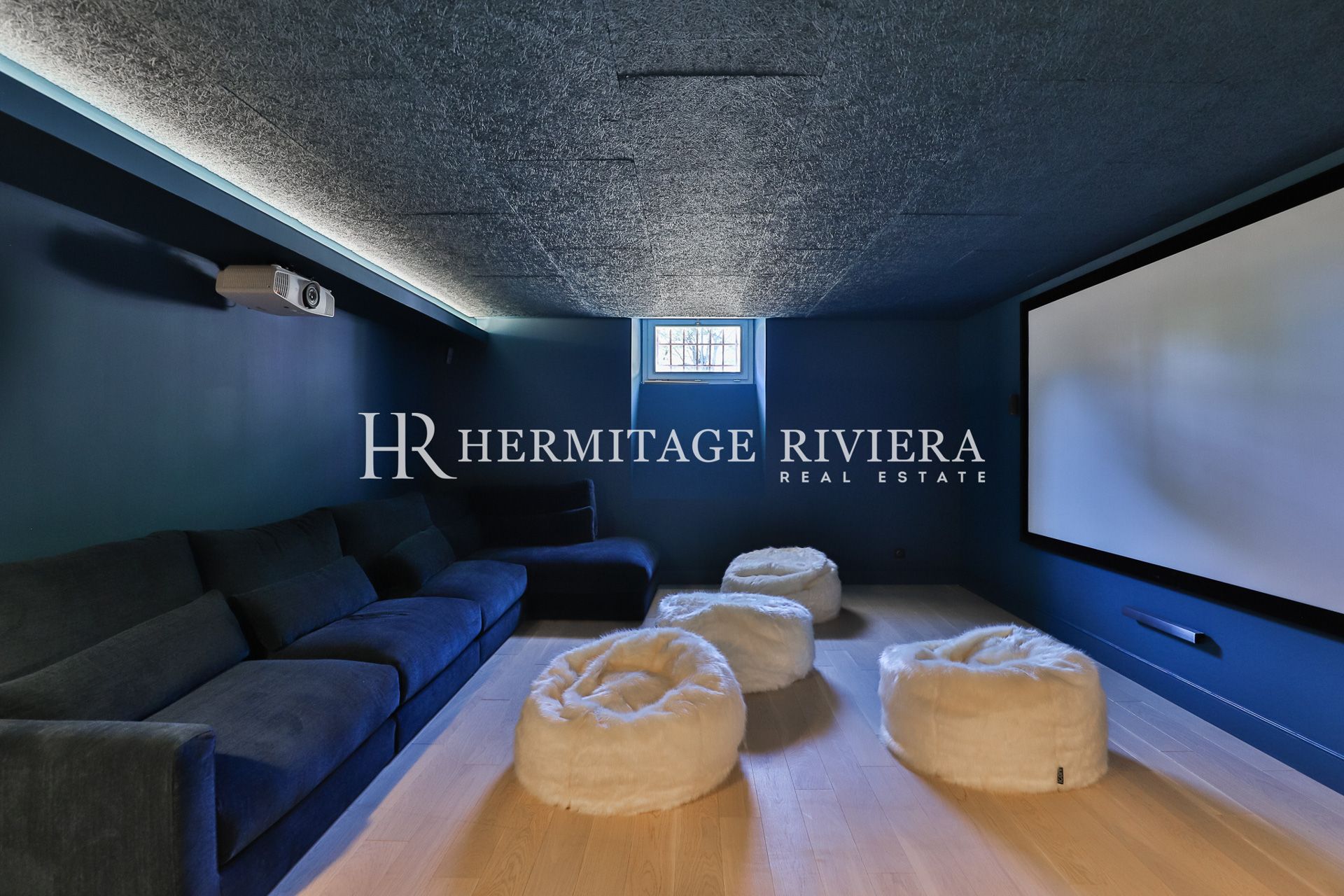 Property - 7 bedrooms - Cinema - Pool - Sea view (image 24)