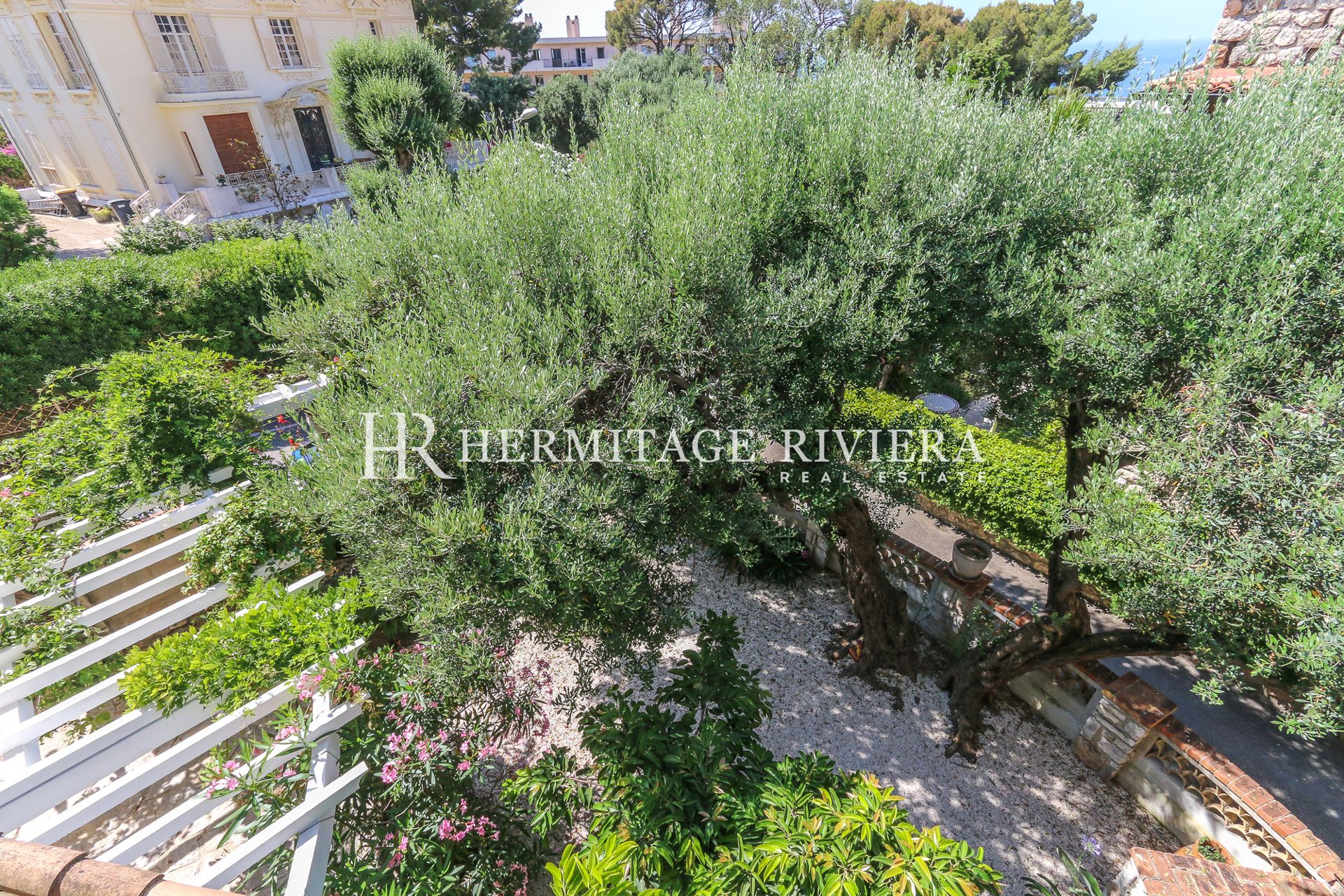 Exceptional apartment in the heart of Cap d'Ail  (image 22)