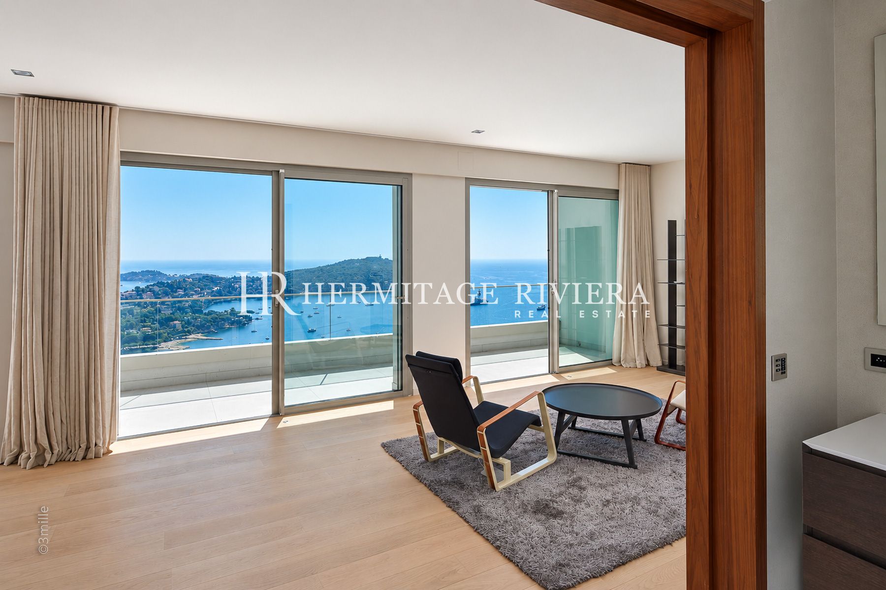 Villa in Villefranche-sur-Mer Modern property - Overlooking the Bay of Villefranche - Pool  (image 17)