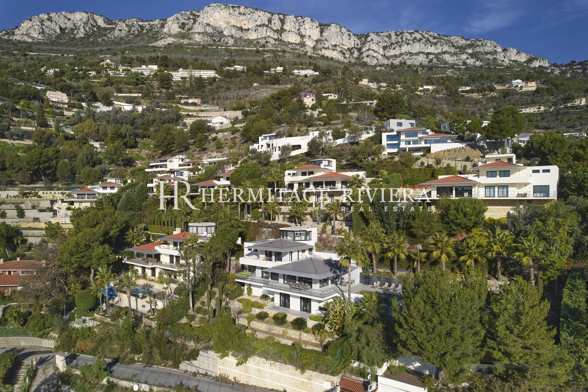 Modern villa in secure domain close Monaco (image 5)