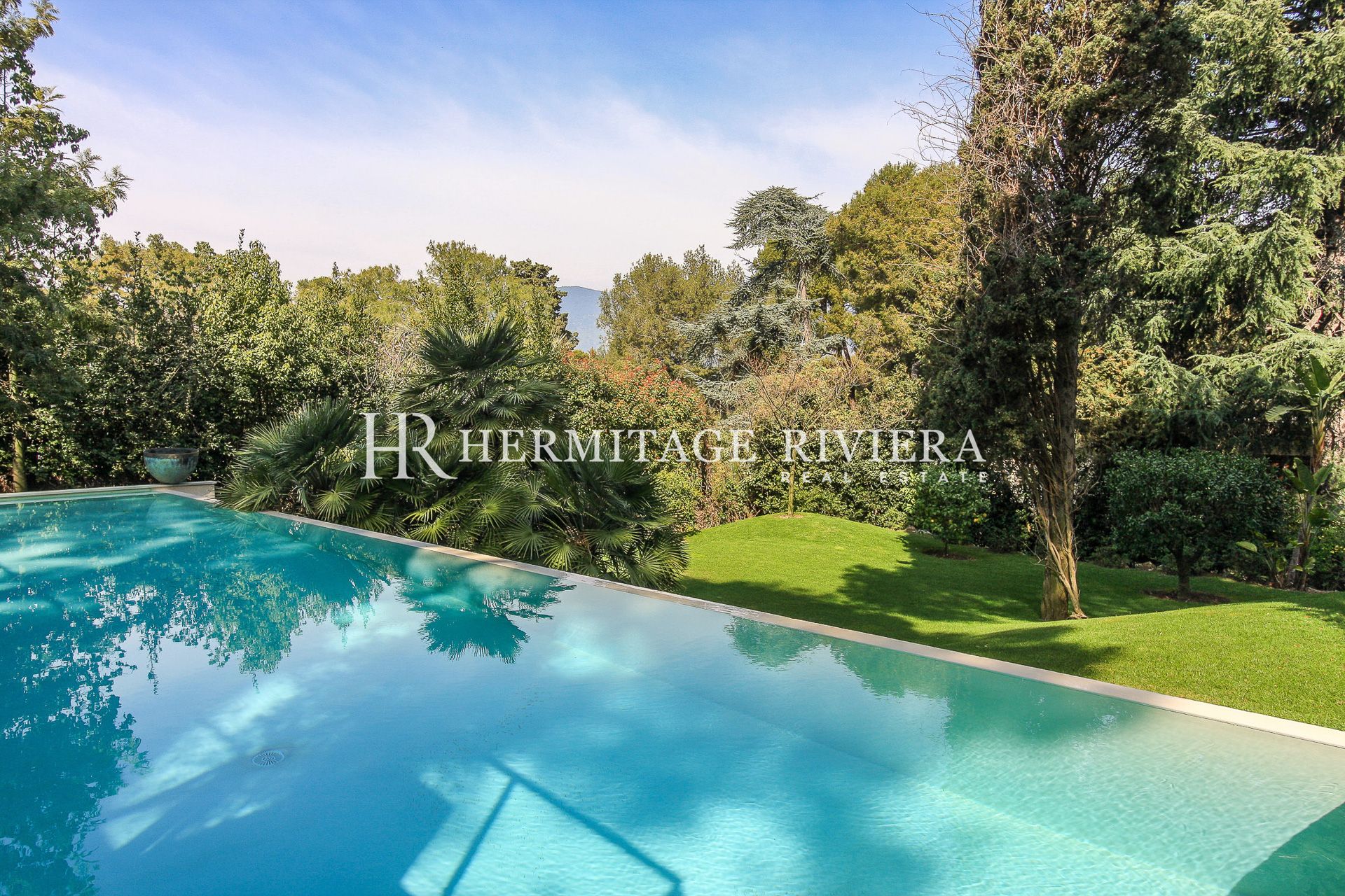 Villa contemporanea in posizione tranquilla - Piscina - Giardino pianeggiante (immagine 19)