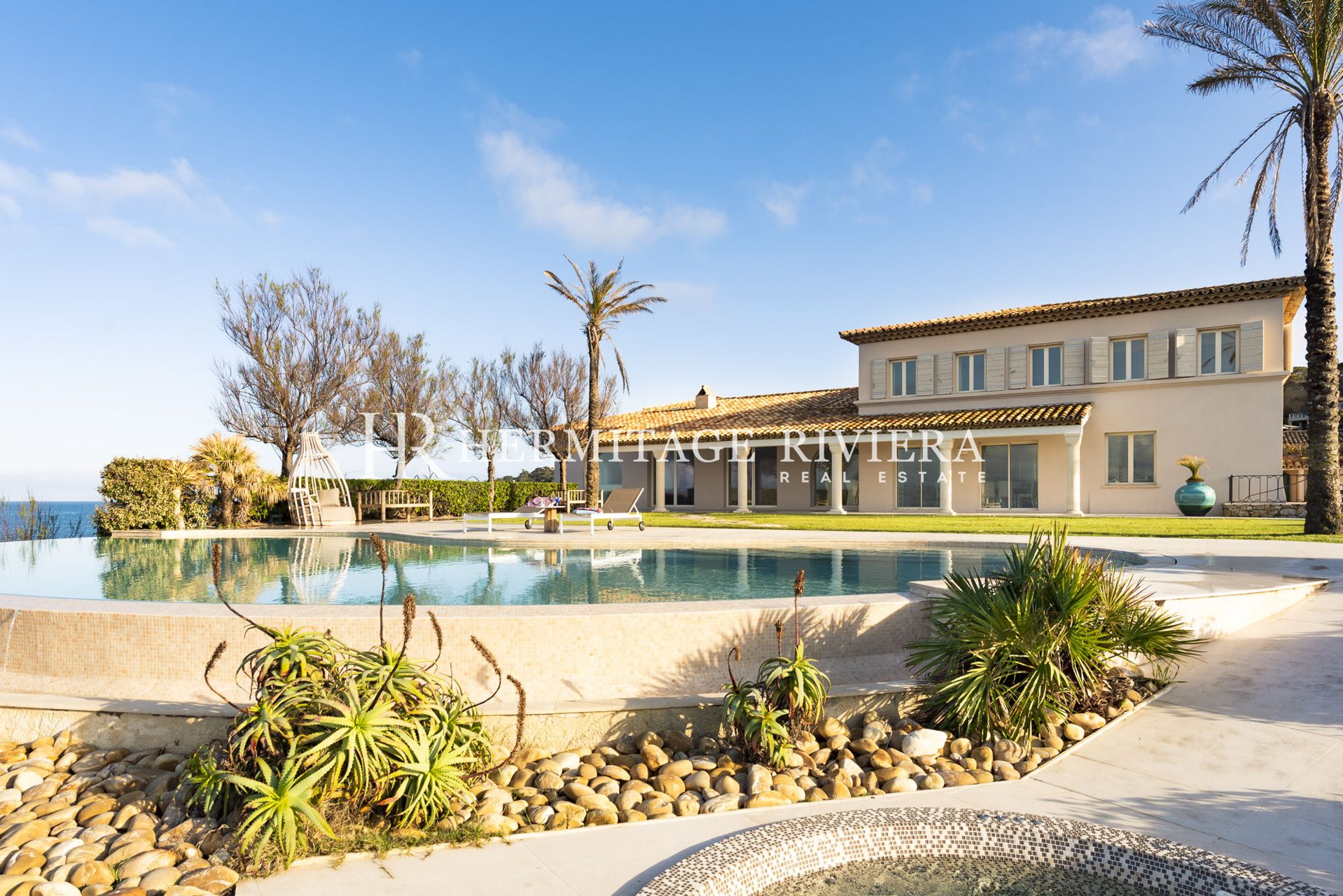 Fronte mare - Accesso diretto al mare - Piscina - Tenuta chiusa (immagine 3)