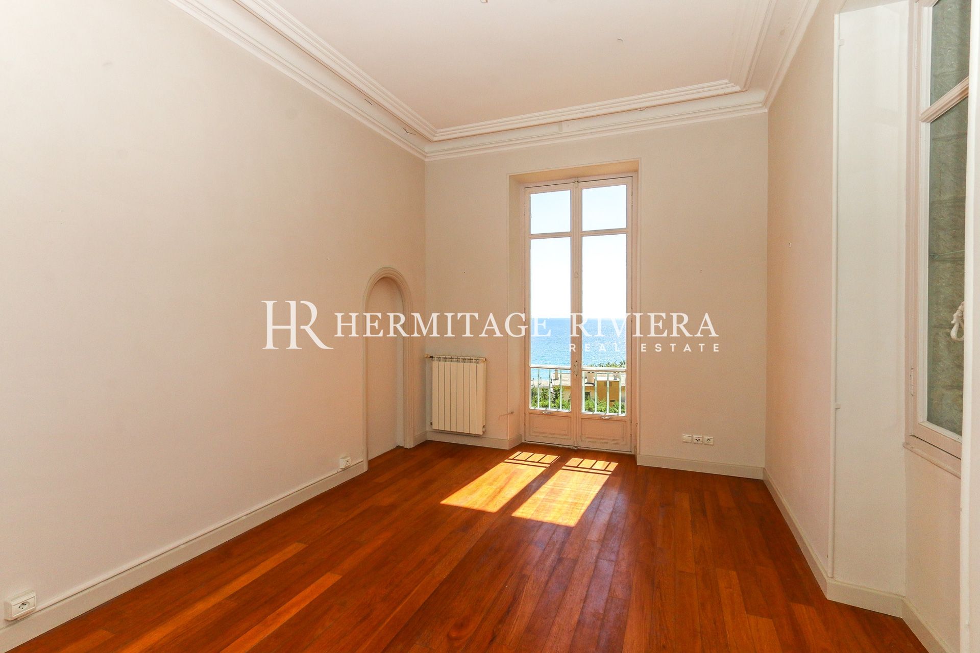 Elegant 19th century stone mansion with sea view (image 22)