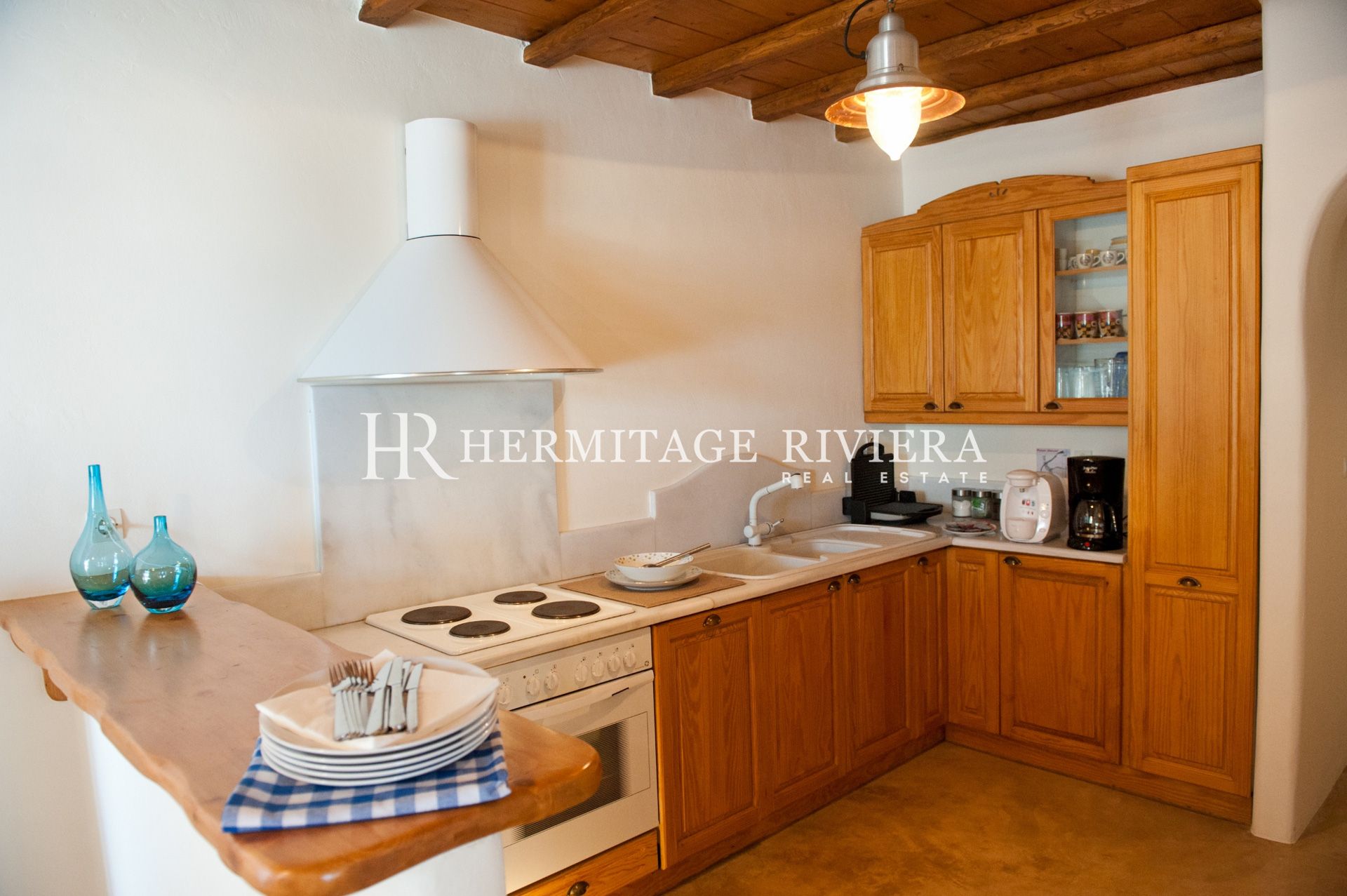 Perfectly traditional Greece villa with views (image 14)
