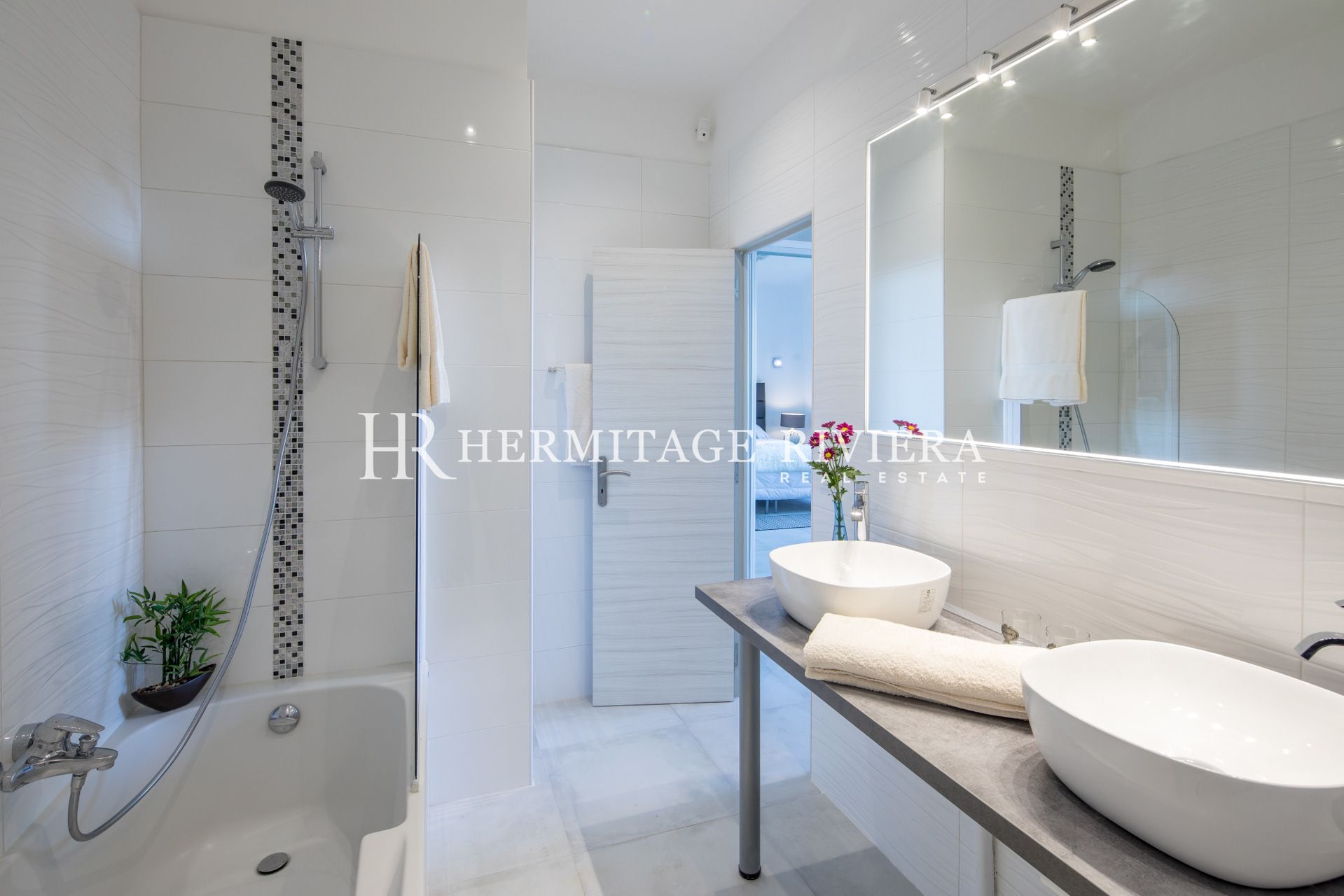 Close to the beach - Pool - Sea views (image 14)