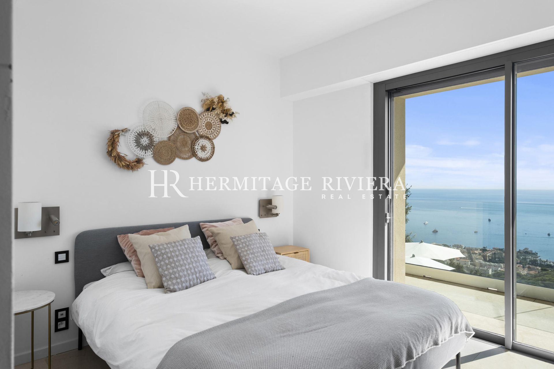 Contemporary property - Fantastique sea views - Pool (image 21)